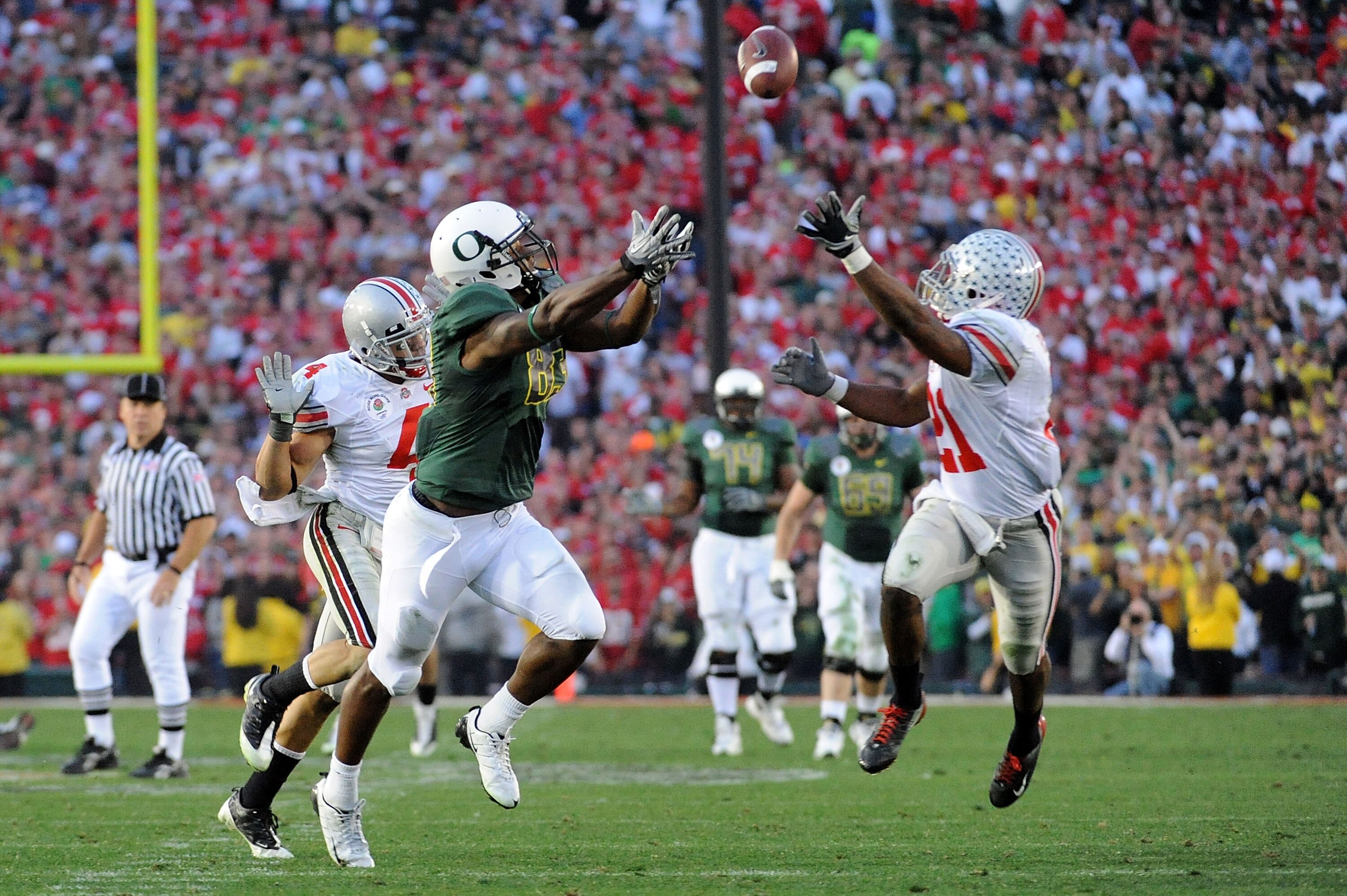 PASADENA, CA - JANUARY 01:  Tight end Ed Dickson #83 of the Oregon Ducks attempts to make a catch against Anderson Russell #21 of the Ohio State Buckeyes in the second half at the 96th Rose Bowl game on January 1, 2010 in Pasadena, California.  (Photo by