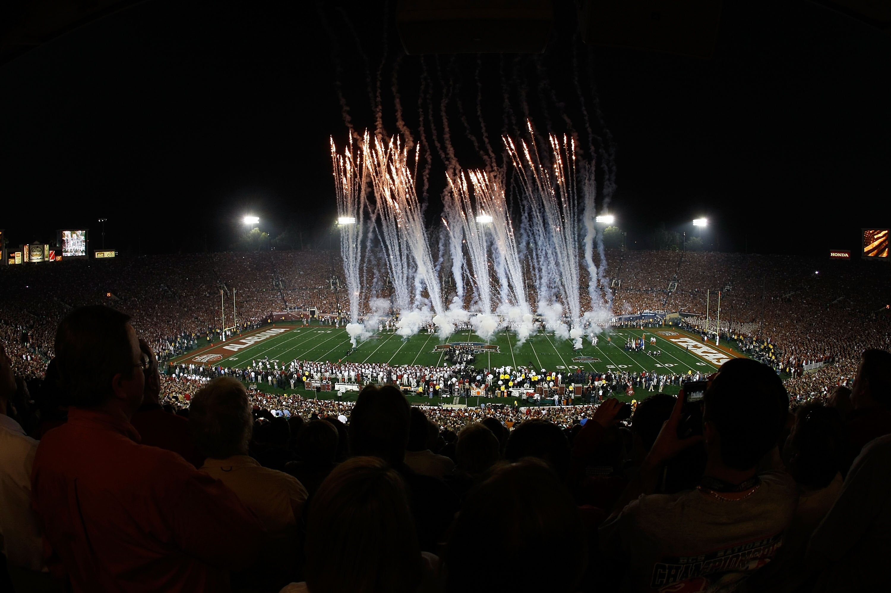 PASADENA, CA - JANUARY 07:  A general view of the field prior to the Citi BCS National Championship game between the Texas Longhorns and the Alabama Crimson Tide at the Rose Bowl on January 7, 2010 in Pasadena, California.  (Photo by Jeff Gross/Getty Imag