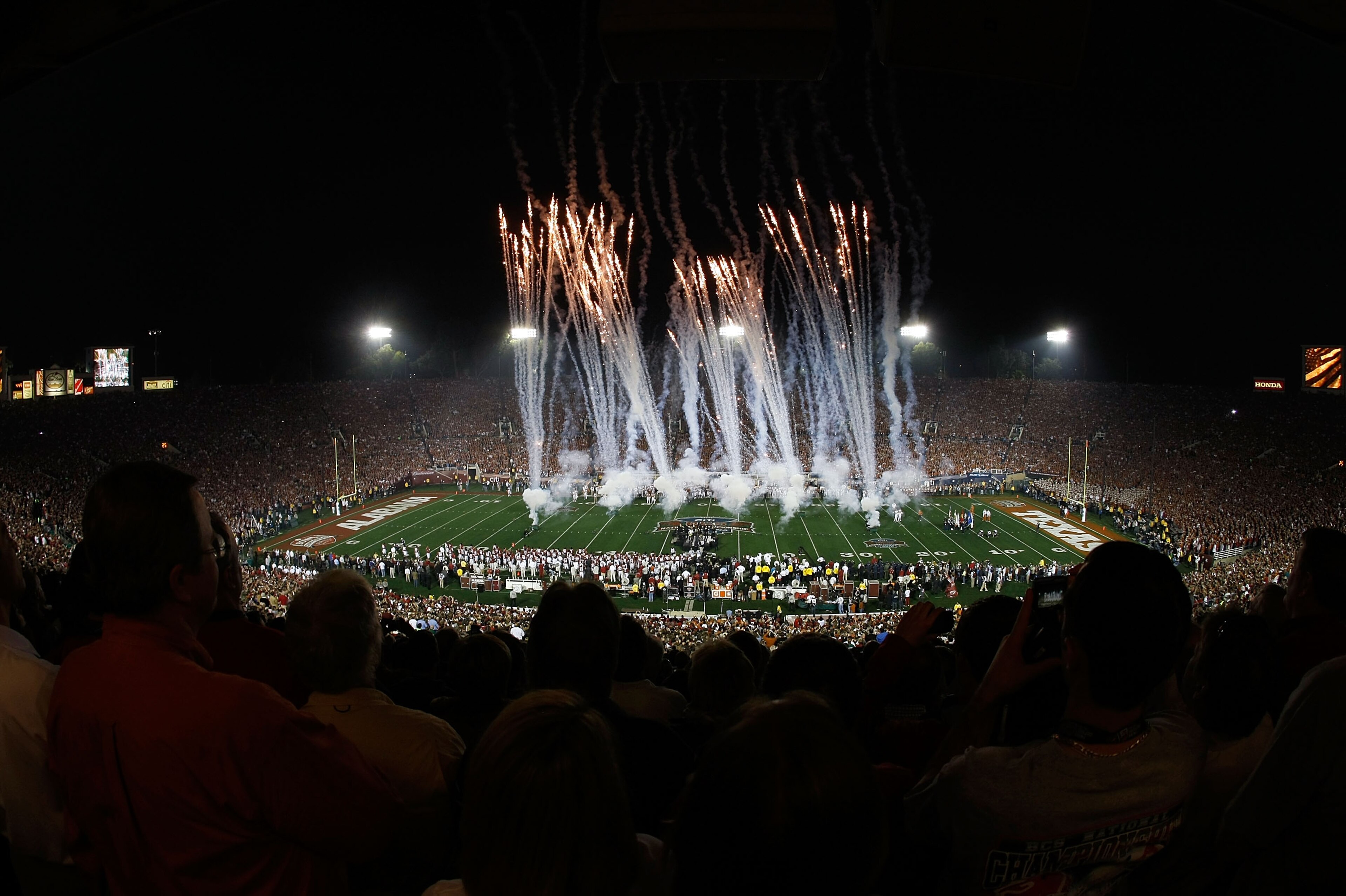 PASADENA, CA - JANUARY 07:  A general view of the field prior to the Citi BCS National Championship game between the Texas Longhorns and the Alabama Crimson Tide at the Rose Bowl on January 7, 2010 in Pasadena, California.  (Photo by Jeff Gross/Getty Imag