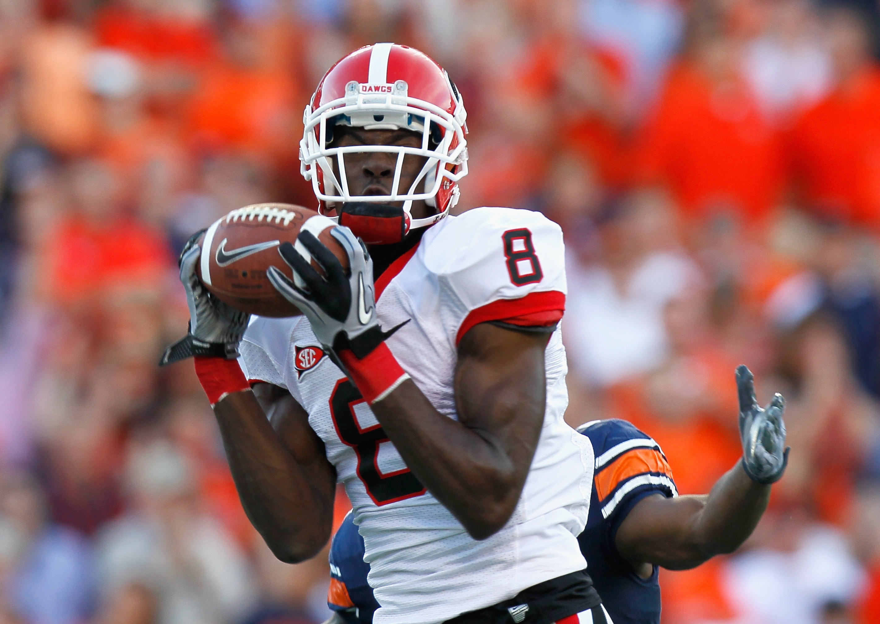 AUBURN, AL - NOVEMBER 13:  A.J. Green #8 of the Georgia Bulldogs pulls in this touchdown reception against Demond Washington #14 of the Auburn Tigers at Jordan-Hare Stadium on November 13, 2010 in Auburn, Alabama.  (Photo by Kevin C. Cox/Getty Images)