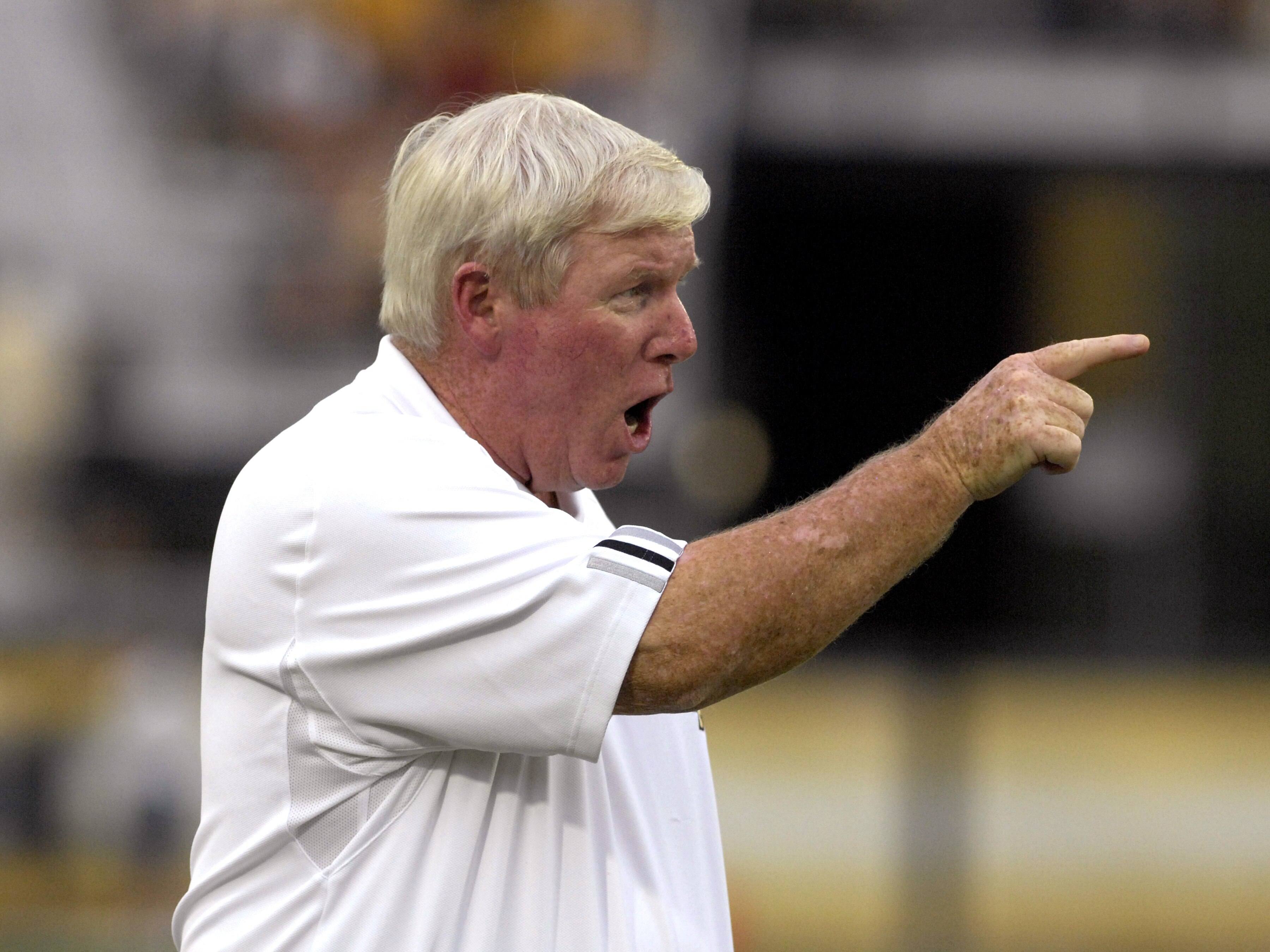 ORLANDO, FL - OCTOBER 20:  Coach George O'Leary of the University of Central Florida Golden Knights directs play against the Tulsa Golden Hurricane at Bright House Stadium on October 20, 2007 in Orlando, Florida.  (Photo by Al Messerschmidt/Getty Images)