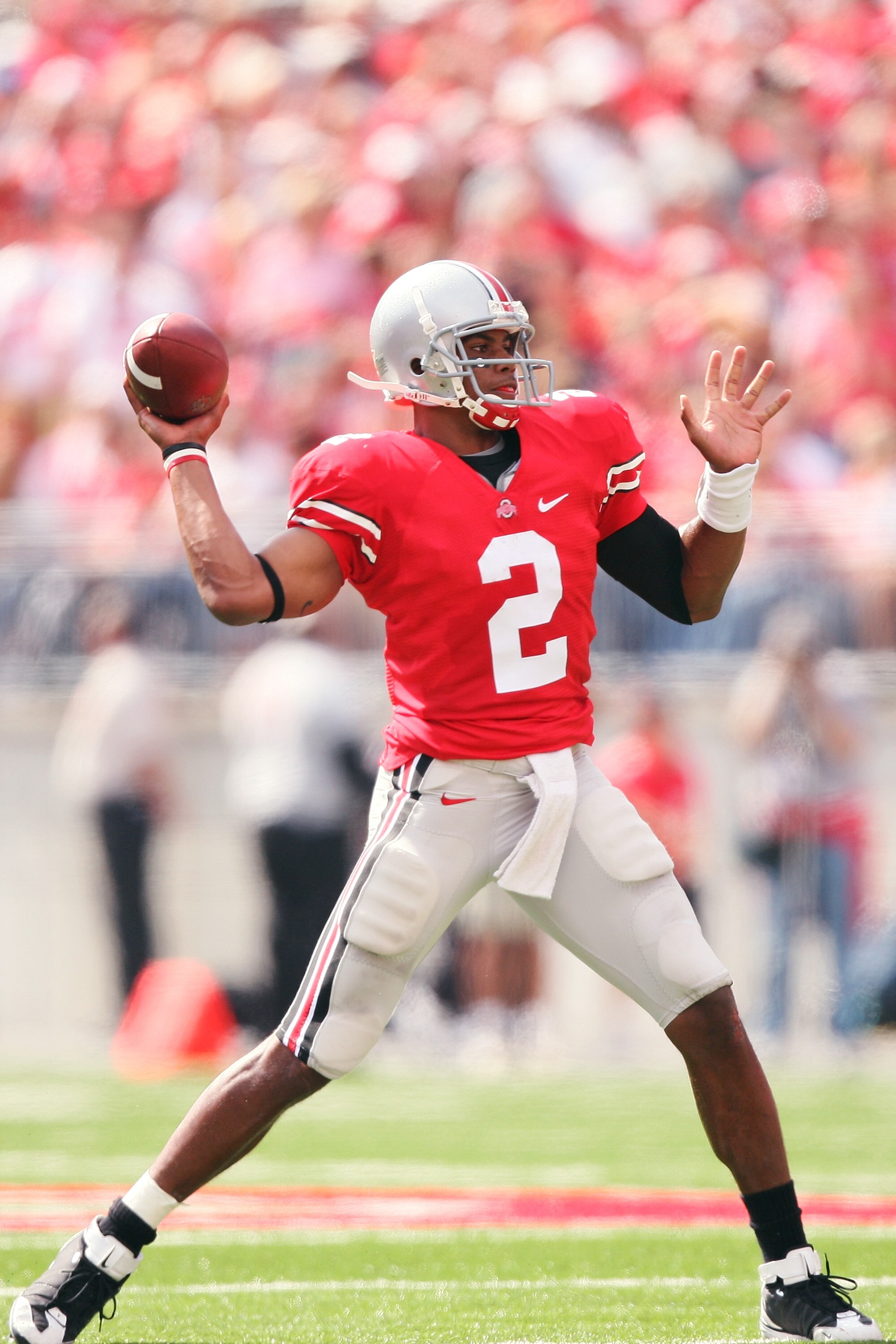 COLUMBUS, OH - SEPTEMBER 27:  Quarterback Terrelle Pryor #2 of the Ohio State Buckeyes throws a pass against the Minnesota Golden Gophers on September 27, 2008 at Ohio Stadium in Columbus, Ohio.  (Photo by Jamie Sabau/Getty Images)