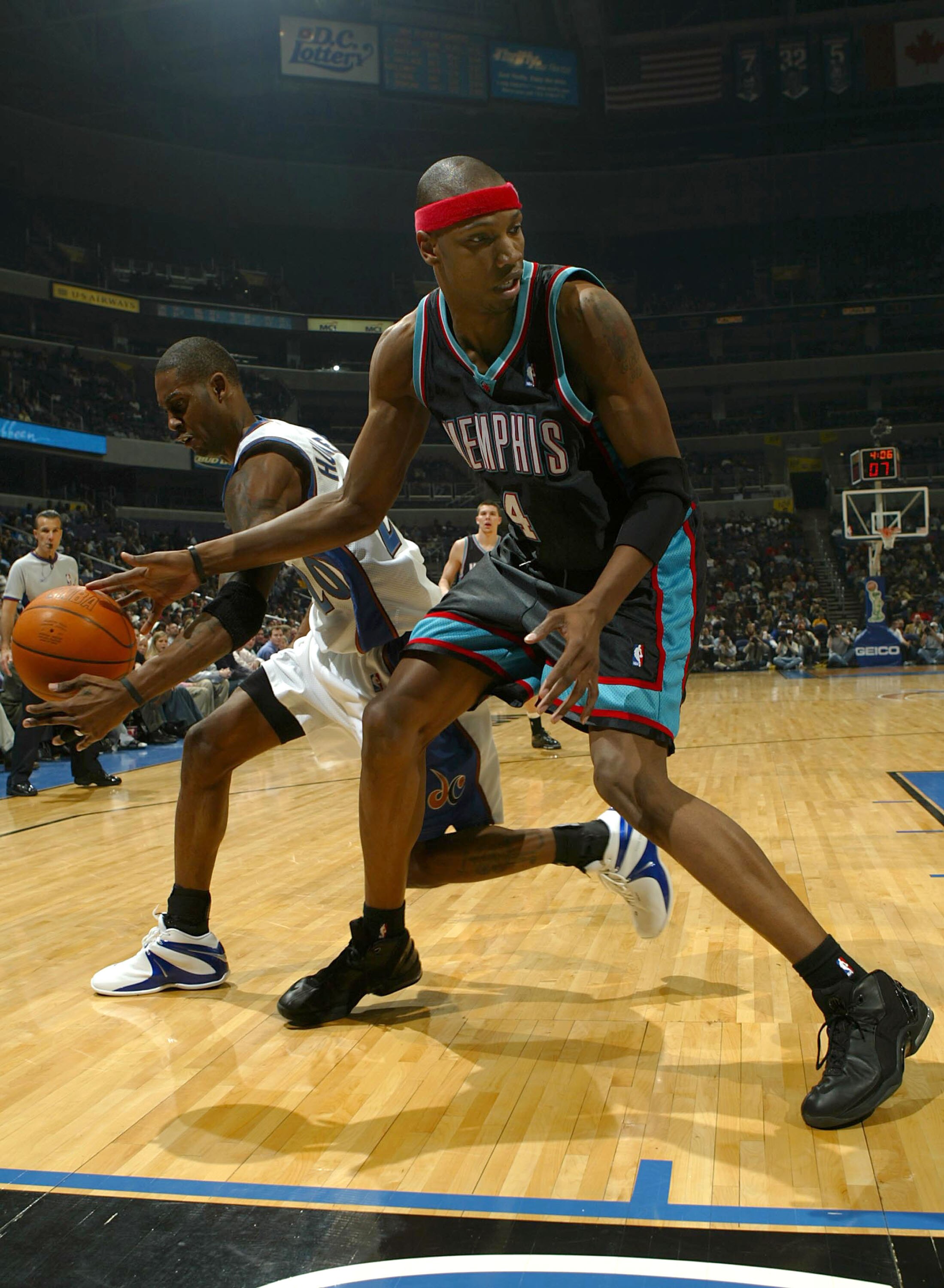 WASHINGTON - FEBRUARY 4:  Stromile Swift #4 of the Memphis Grizzlies has the ball stolen from him by Larry Hughes #20 of the Washington Wizards during NBA action on February 4, 2004 at the MCI Center in Washington D.C. (Photo by Doug Pensinger/Getty Image