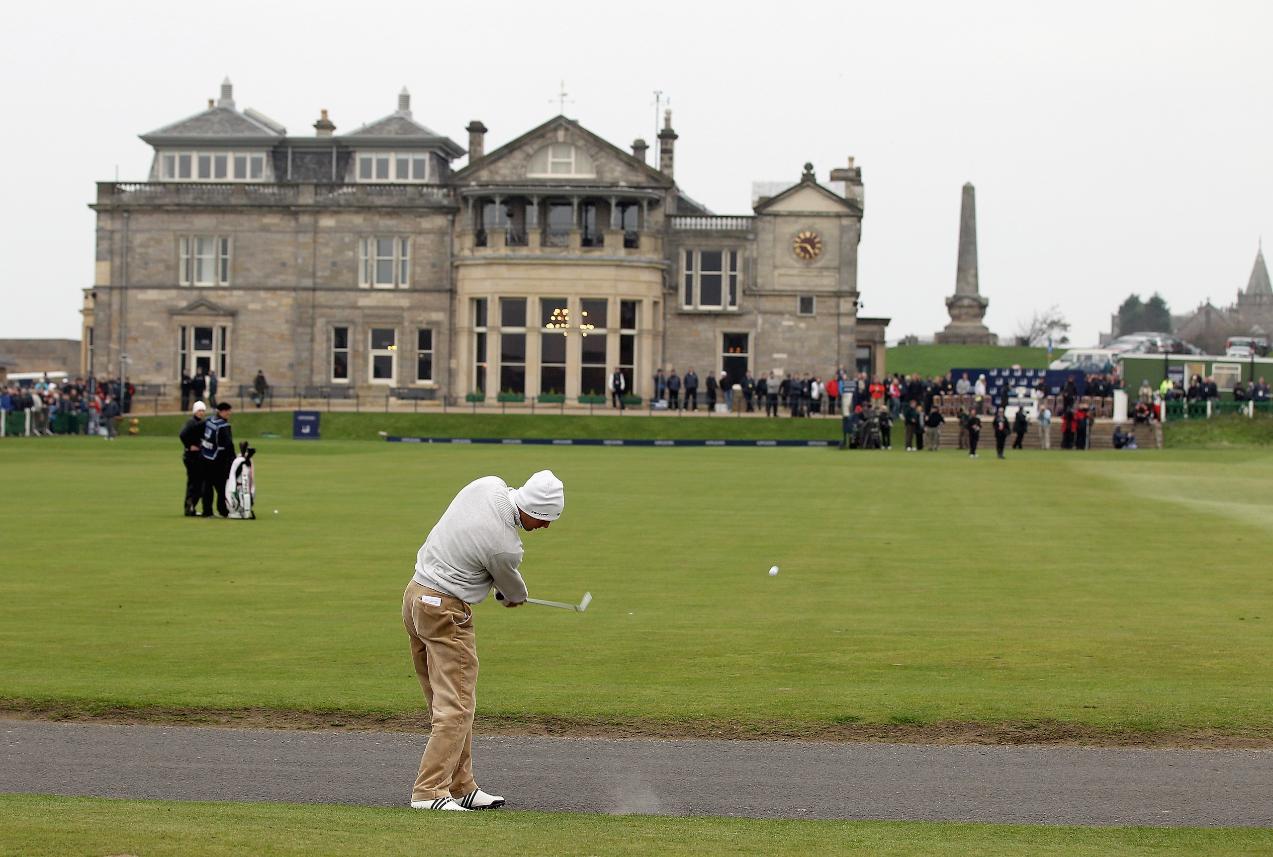ST ANDREWS, SCOTLAND - OCTOBER 10:  Martin Kaymer of Germany chips off the road onto the 18th green on his way to victory in the final round of The Alfred Dunhill Links Championship at The Old Course on October 10, 2010 in St Andrews, Scotland.  (Photo by