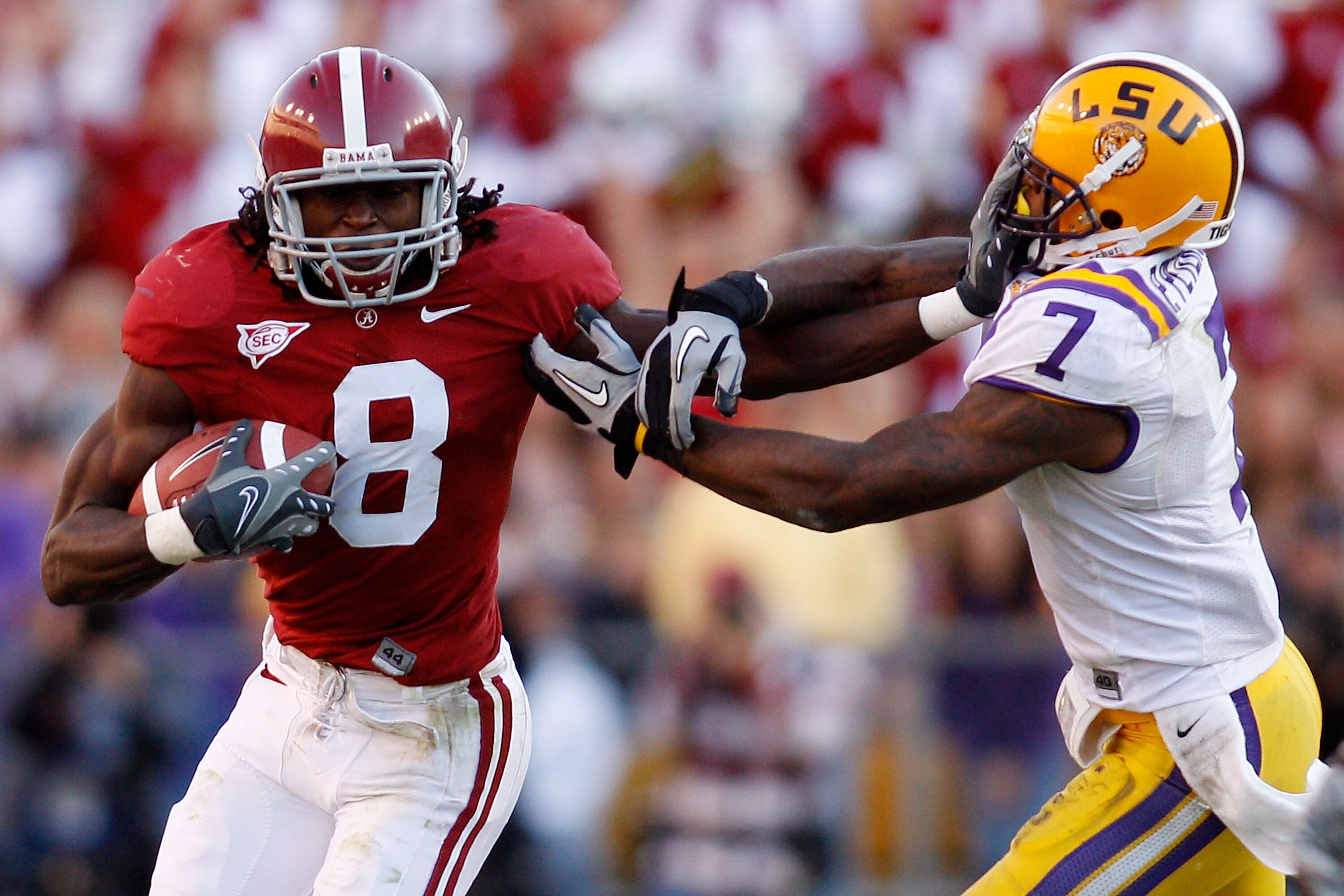 BATON ROUGE, LA - NOVEMBER 06:  Julio Jones #8 of the Alabama Crimson Tide avoids a tackle by Patrick Peterson #7 of the Louisiana State University Tigers at Tiger Stadium on November 6, 2010 in Baton Rouge, Louisiana.  The Tigers defeated the Crimson Tid