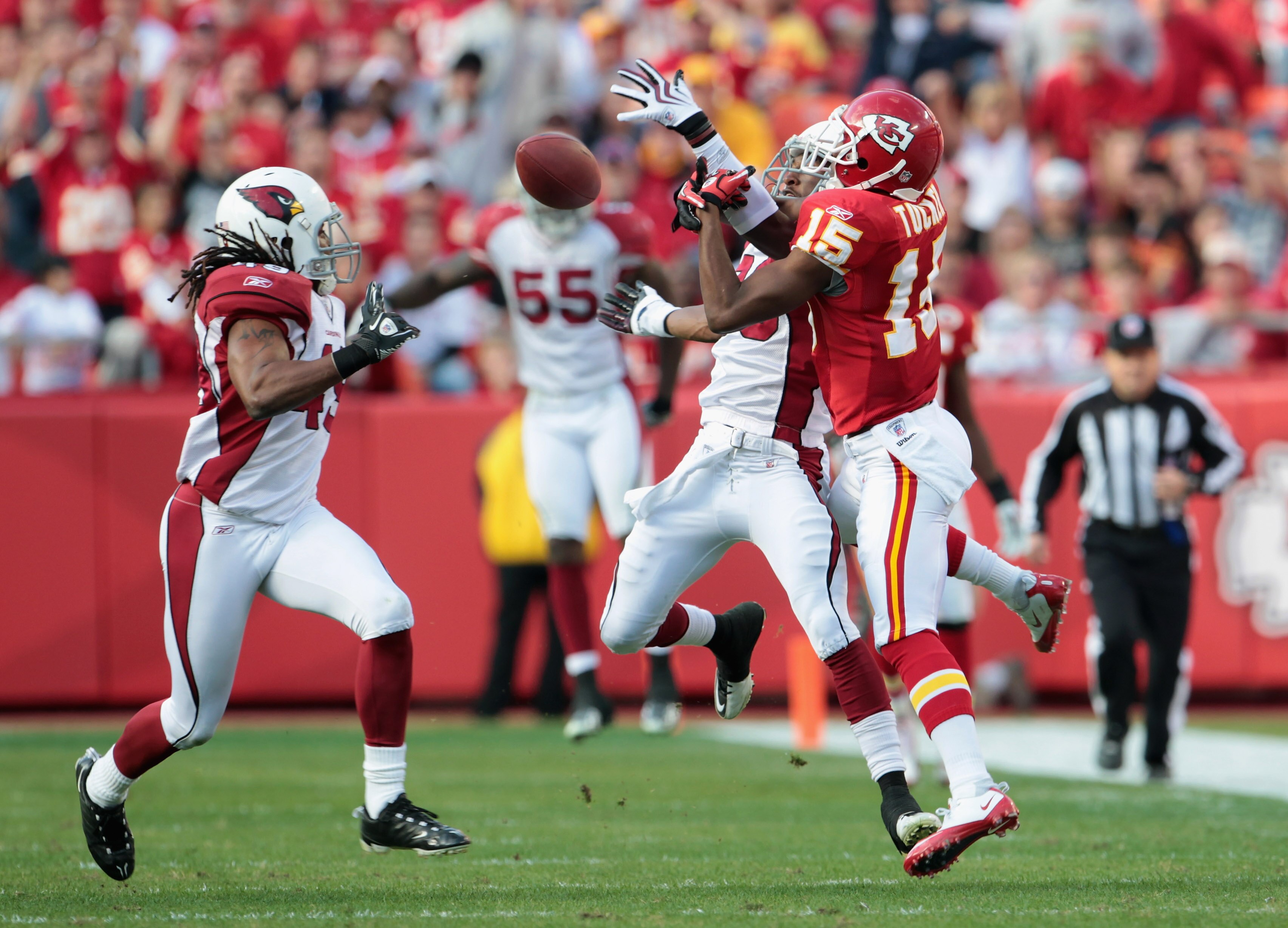 KANSAS CITY, MO - NOVEMBER 21:  A.J. Jefferson #20 of the Arizona Cardinals breaks up a pass intended for Verran Tucker #15 of the Kansas City Chiefs at Arrowhead Stadium on November 21, 2010 in Kansas City, Missouri.  (Photo by Jamie Squire/Getty Images)