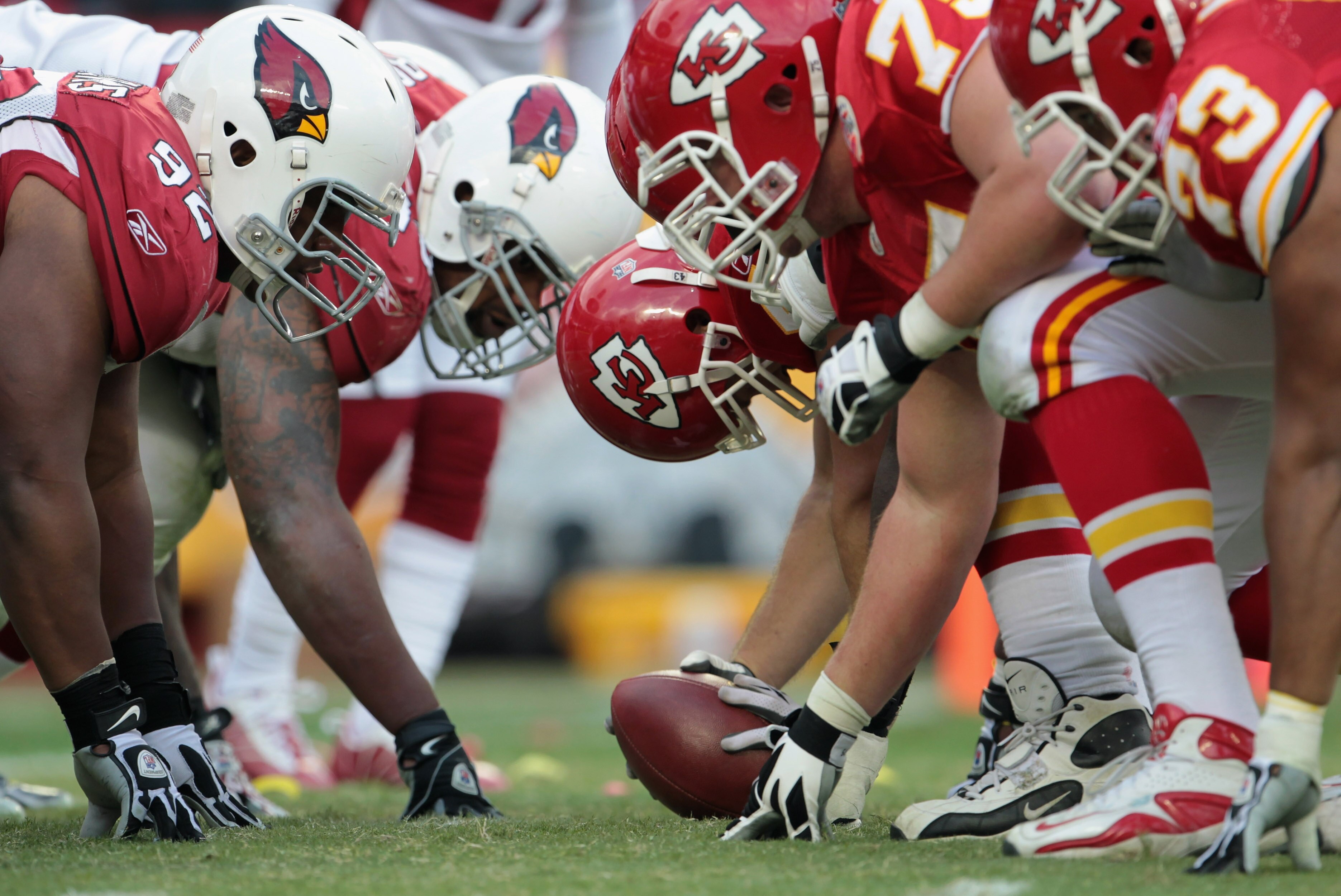 KANSAS CITY, MO - NOVEMBER 21:  The Arizona Cardinals face off against the Kansas City Chiefs at Arrowhead Stadium on November 21, 2010 in Kansas City, Missouri.  (Photo by Jamie Squire/Getty Images)