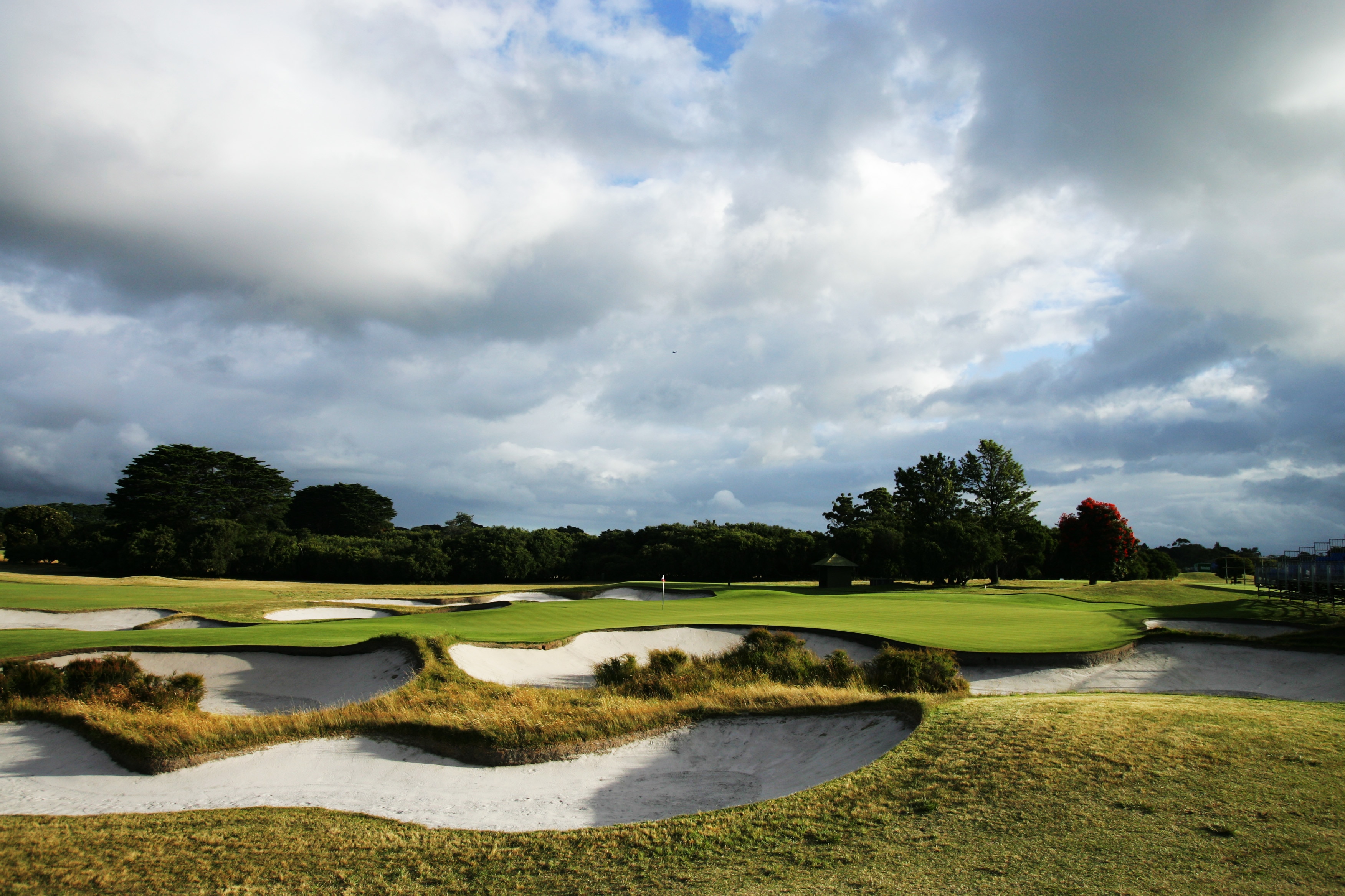 MELBOURNE,- JANUARY 03: The 395 metre par 4, 18th hole on the East Course at Royal Melbourne Golf Club, which plays as the 18th hole on the tournament Composite Course, on January 03, 2005, in Black Rock, Melbourne, Victoria,  Australia.  (Photo by David