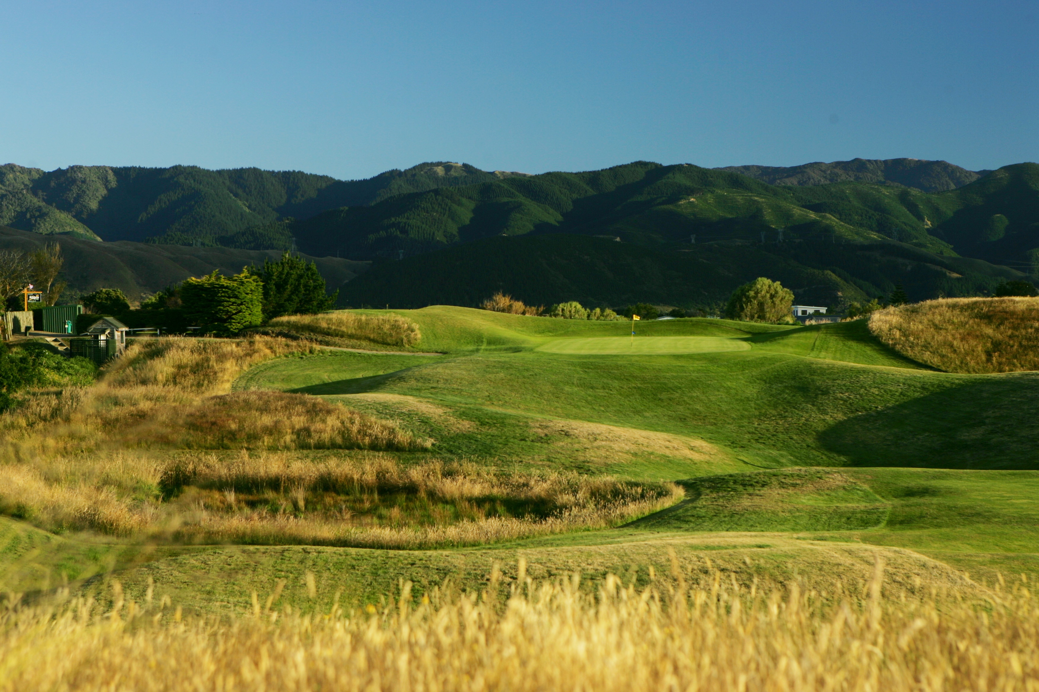 PARAPARAUMU,- JANUARY 12: The 408 metre par 4, 13th hole on the Paraparaumu Beach Golf Club, on January 12, 2005, in Paraparaumu,  New Zealand.  (Photo by David Cannon/Getty Images)