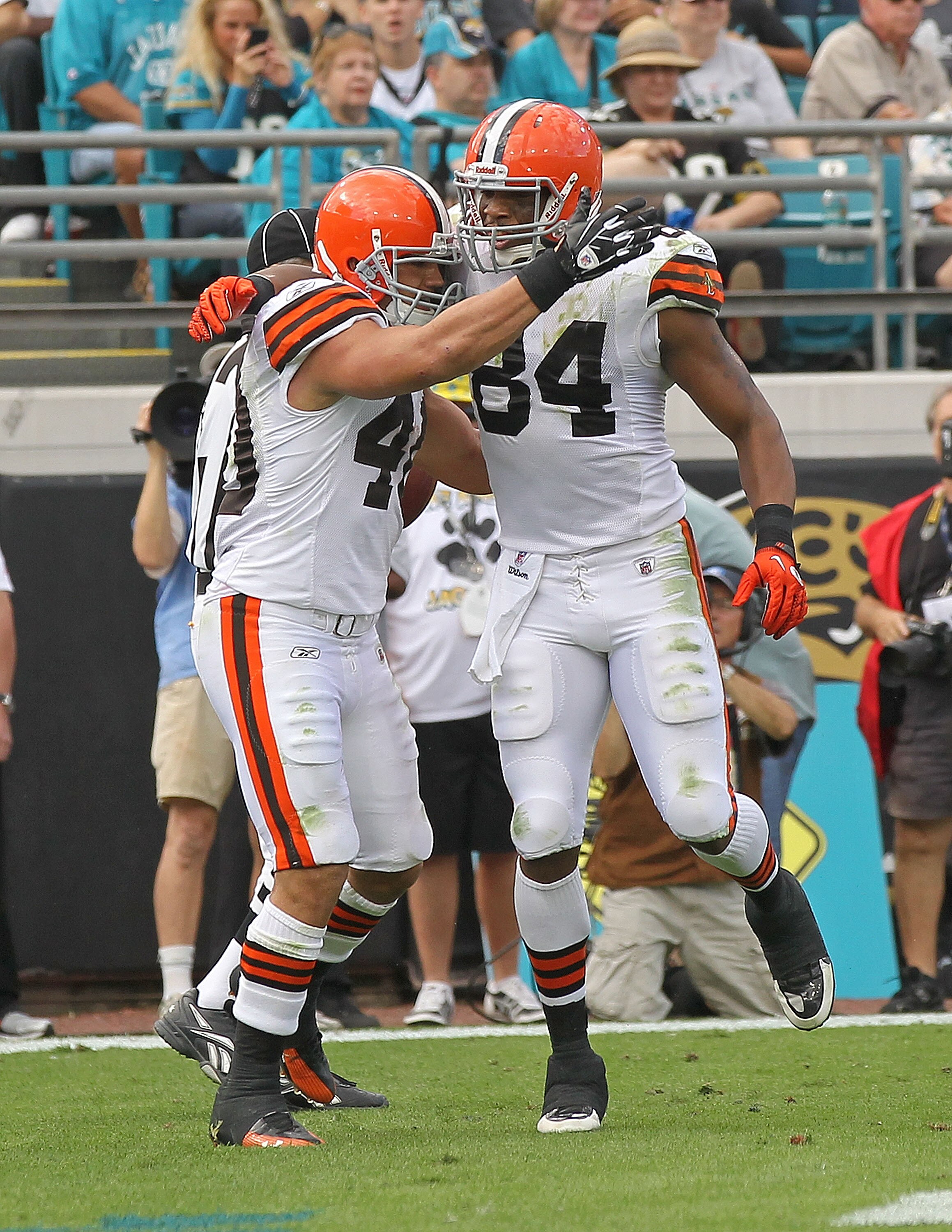 JACKSONVILLE, FL - NOVEMBER 21:  Peyton Hillis #40 of the Cleveland Brownsis congratulated by Robert Royal #84 after scoring a touchdown  during a game agaisnt the Jacksonville Jaguars at EverBank Field on November 21, 2010 in Jacksonville, Florida.  (Pho