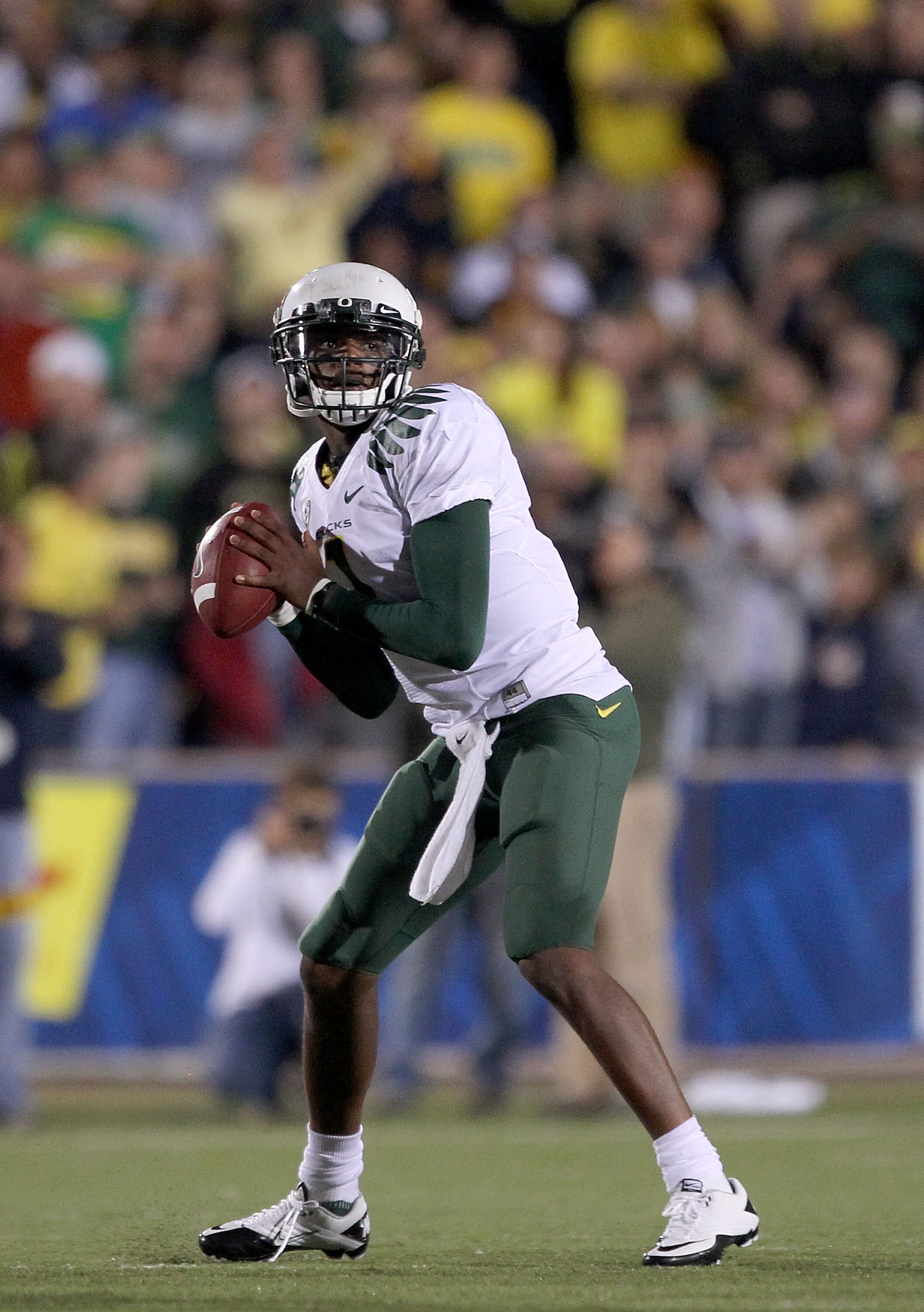 BERKELEY, CA - NOVEMBER 13:  Darron Thomas #1 of the Oregon Ducks in action during their game against the California Golden Bears  at California Memorial Stadium on November 13, 2010 in Berkeley, California.  (Photo by Ezra Shaw/Getty Images)