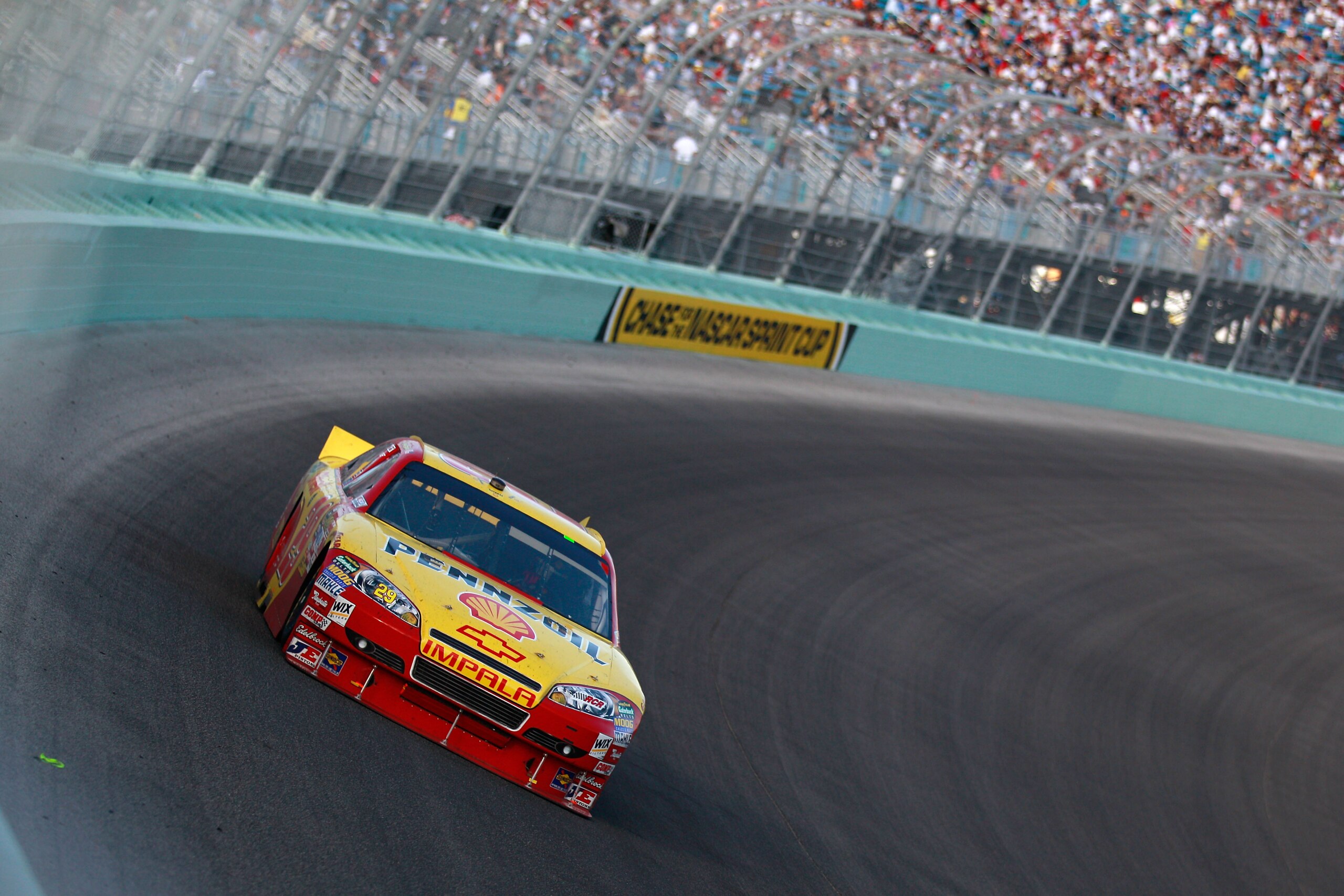 HOMESTEAD, FL - NOVEMBER 21:  Kevin Harvick, driver of the #29 Shell/Pennzoil Chevrolet, races during the NASCAR Sprint Cup Series Ford 400 at Homestead-Miami Speedway on November 21, 2010 in Homestead, Florida.  (Photo by Chris Graythen/Getty Images)