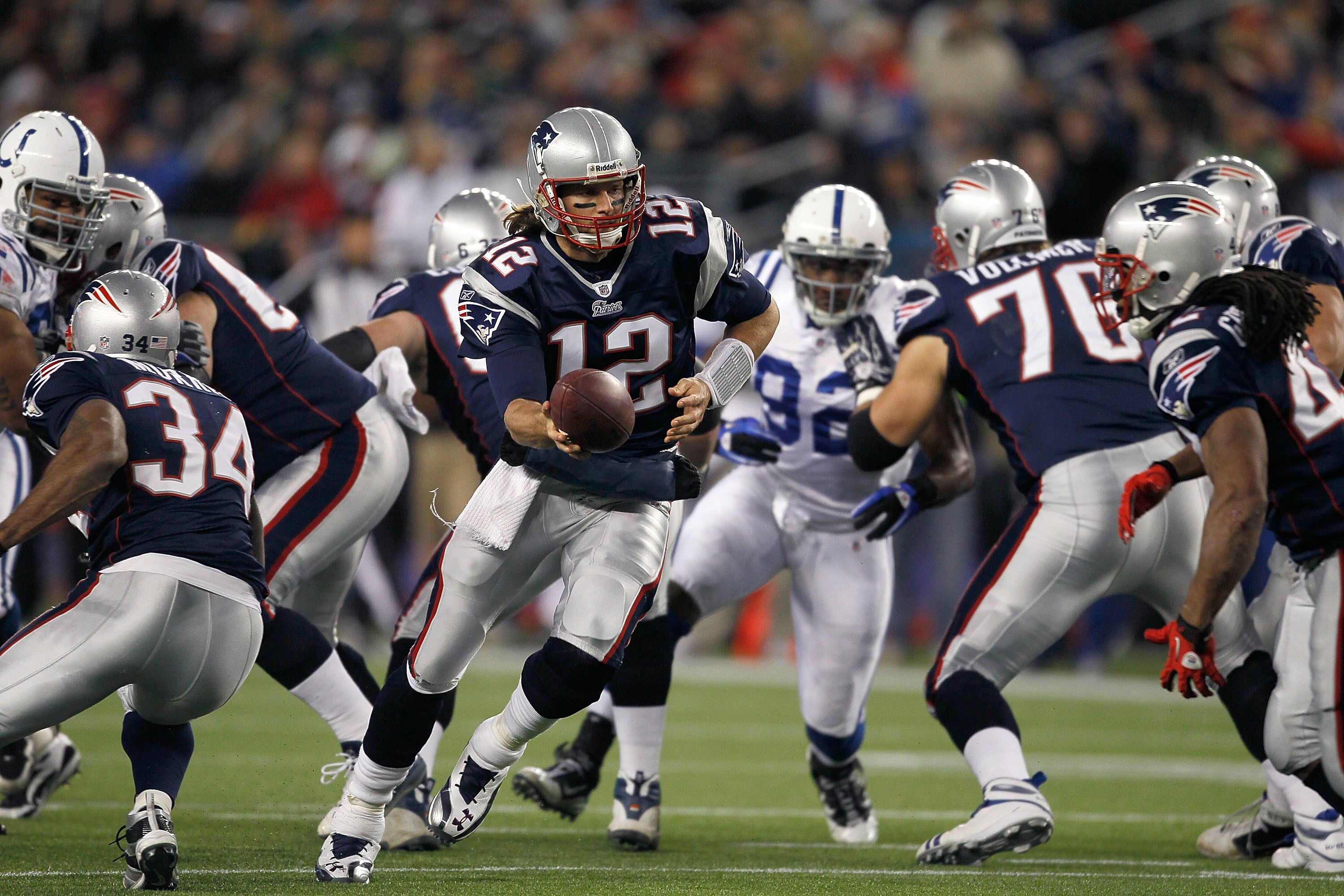 FOXBORO, MA - NOVEMBER 21: Tom Brady #12 of the New England Patriots hands the ball to BenJarvus Green-Ellis #42 in the second half at Gillette Stadium on November 21, 2010 in Foxboro, Massachusetts. (Photo by Jim Rogash/Getty Images)