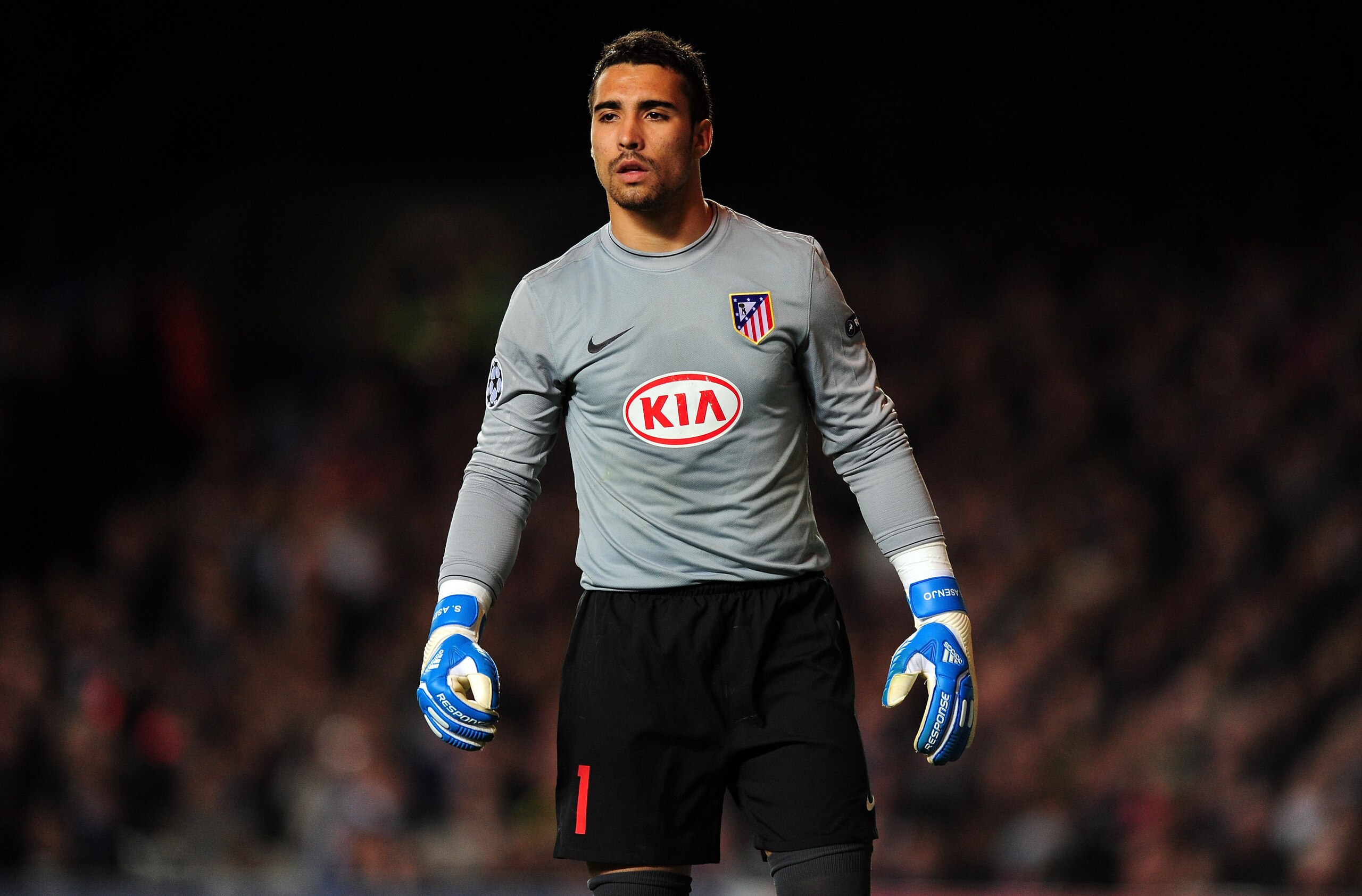 LONDON, ENGLAND - OCTOBER 21:  Atletico Madrid goalkeeper Sergio Asenjo looks on during the UEFA Champions League Group D match between Chelsea and Atletico Madrid at Stamford Bridge on October 21, 2009 in London, England.  (Photo by Mike Hewitt/Getty Ima