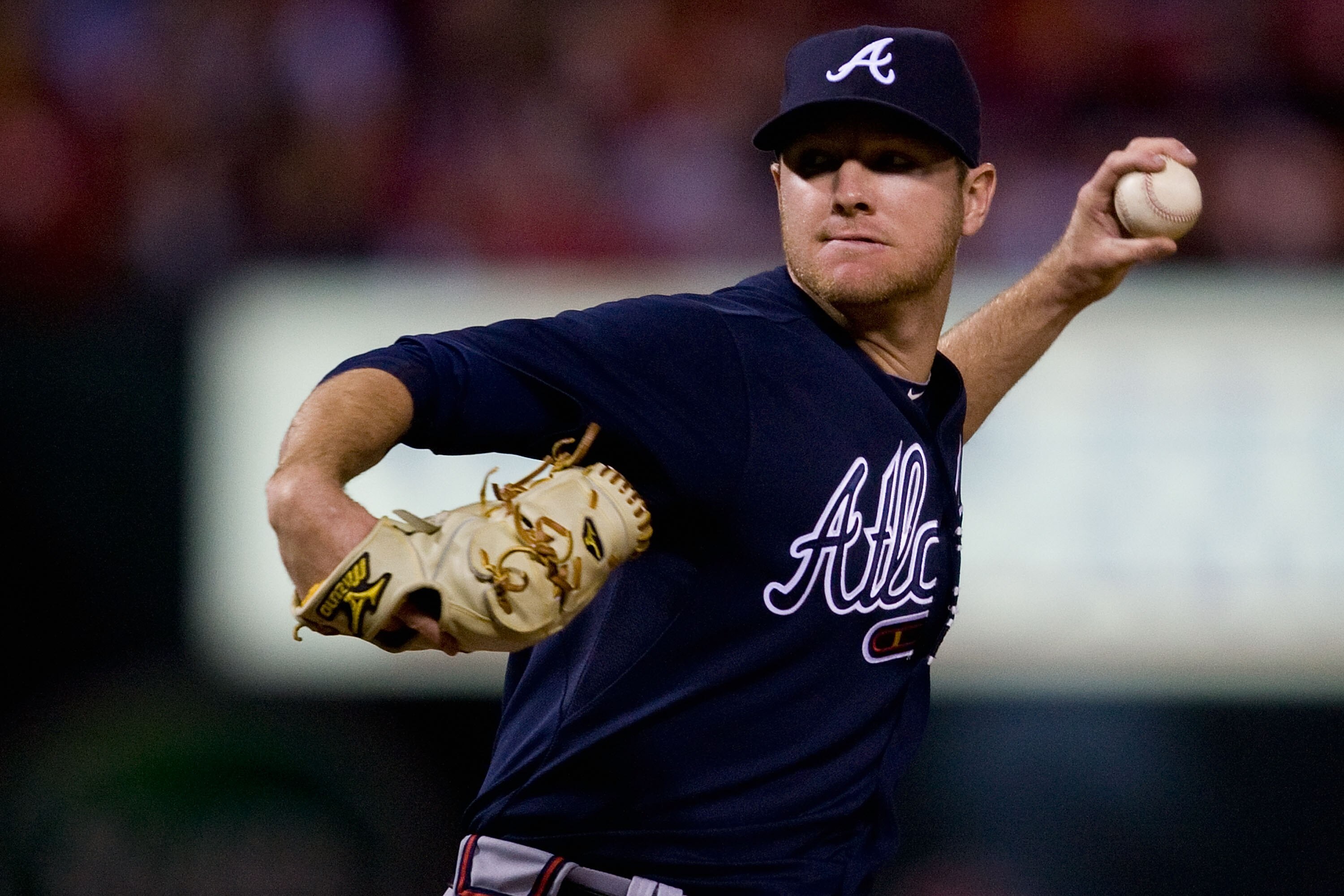 ST. LOUIS - APRIL 28:  Relief pitcher Jonny Venters #39 of the Atlanta Braves throws against the St. Louis Cardinals at Busch Stadium on April 28, 2010 in St. Louis, Missouri.  (Photo by Dilip Vishwanat/Getty Images)
