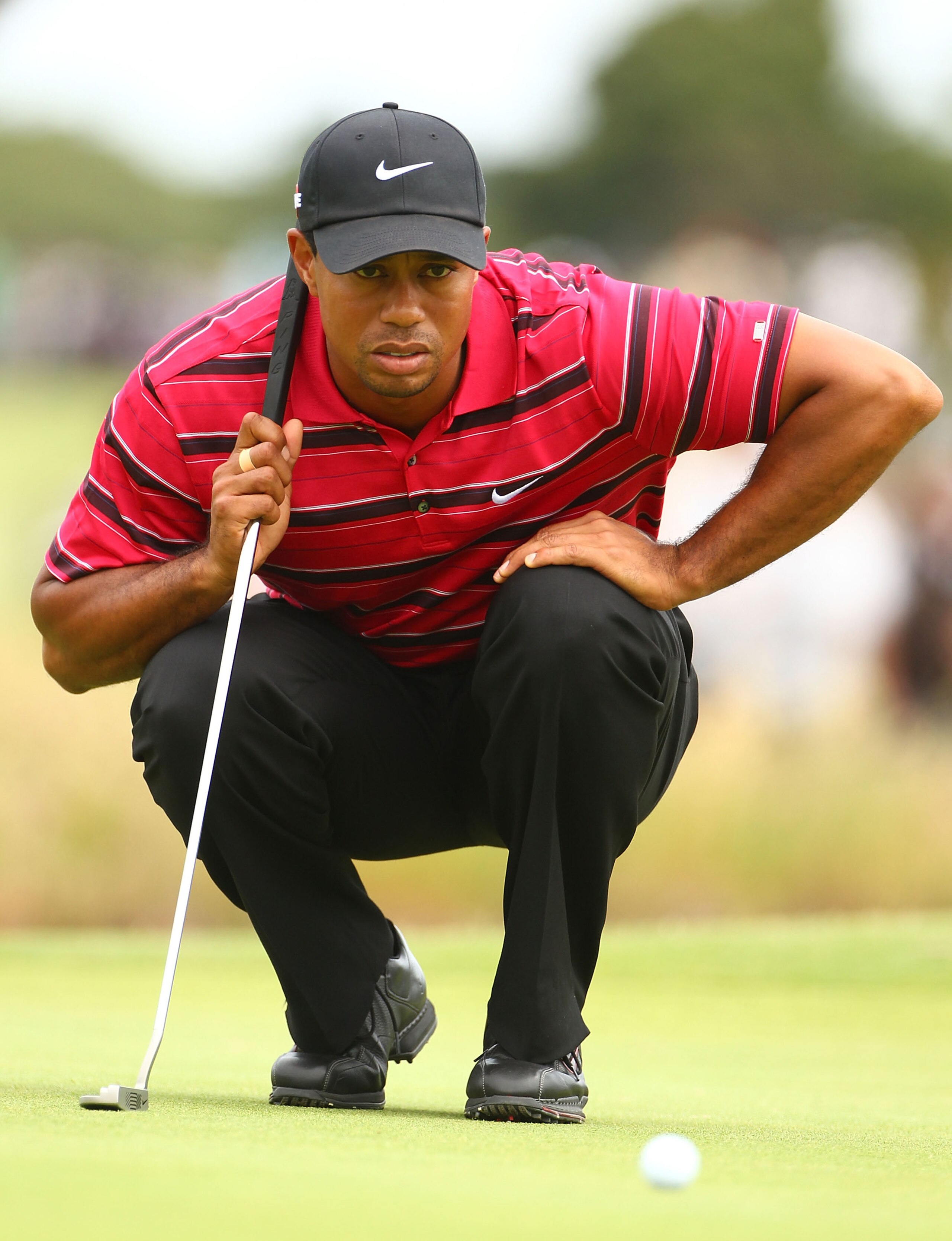 MELBOURNE, AUSTRALIA - NOVEMBER 14: Tiger Woods of the USA lines up his putt shot during day four of the Australian Masters at The Victoria Golf Club on November 14, 2010 in Melbourne, Australia. (Photo by Robert Cianflone/Getty Images) MELBOURNE, AUSTRALIA - NOVEMBER 14: Tiger Woods of the USA lines up his putt shot during day four of the Australian Masters at The Victoria Golf Club on November 14, 2010 in Melbourne, Australia. (Photo by Robert Cianflone/Getty Images)