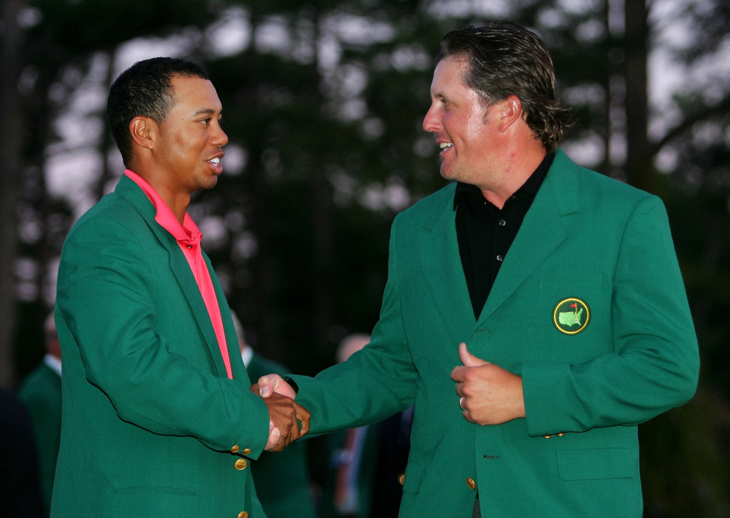 AUGUSTA, GA - APRIL 09: Tiger Woods and Phil Mickelson shake hands at the green jacket presentation after Mickelson won The Masters at the Augusta National Golf Club after the final round on April 9, 2006 in Augusta, Georgia. Mickelson won with the scor AUGUSTA, GA - APRIL 09: Tiger Woods and Phil Mickelson shake hands at the green jacket presentation after Mickelson won The Masters at the Augusta National Golf Club after the final round on April 9, 2006 in Augusta, Georgia. Mickelson won with the scor