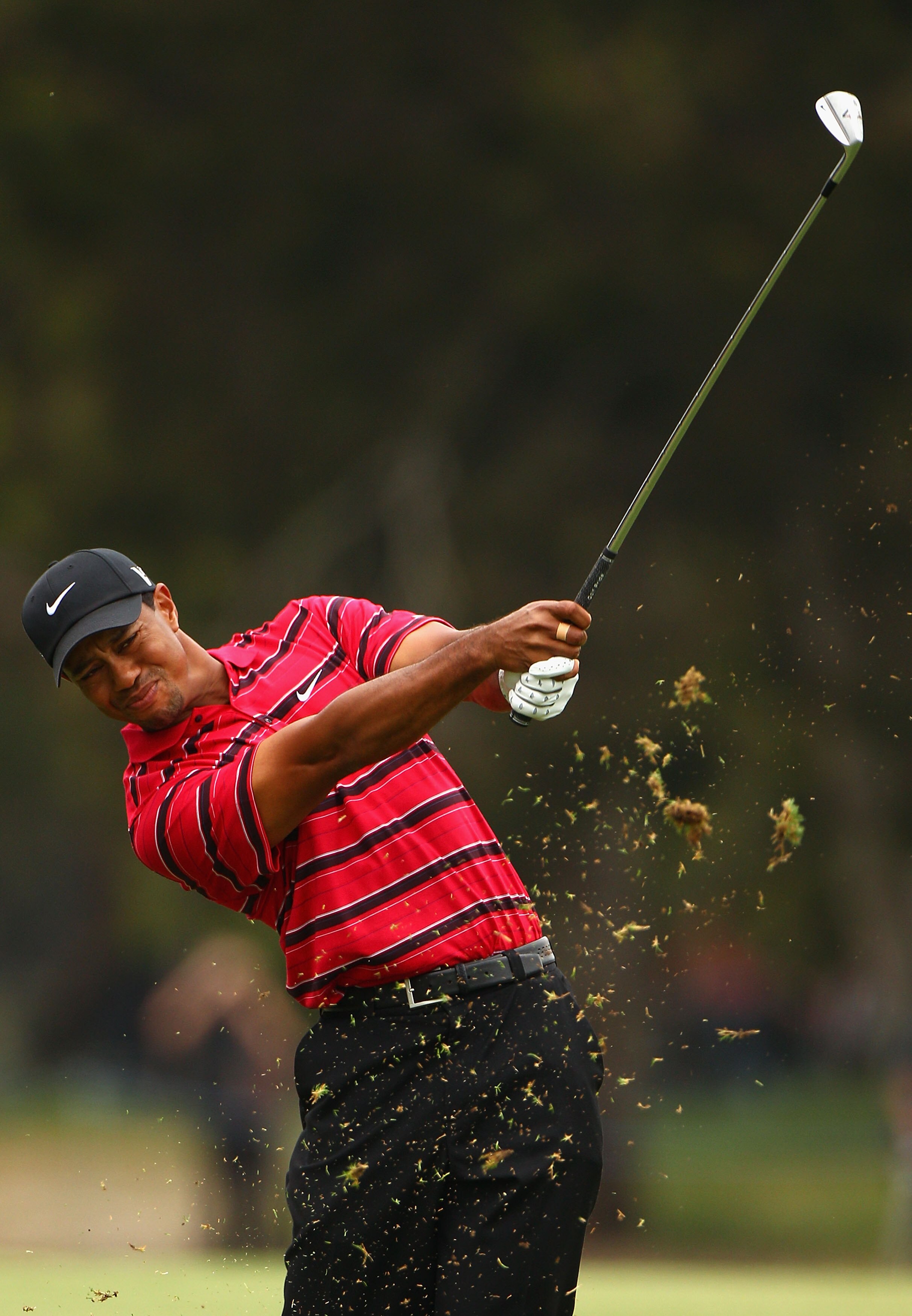 MELBOURNE, AUSTRALIA - NOVEMBER 14:  Tiger Woods of the USA plays an iron shot during round four of the Australian Masters at The Victoria Golf Club on November 14, 2010 in Melbourne, Australia.  (Photo by Ryan Pierse/Getty Images)