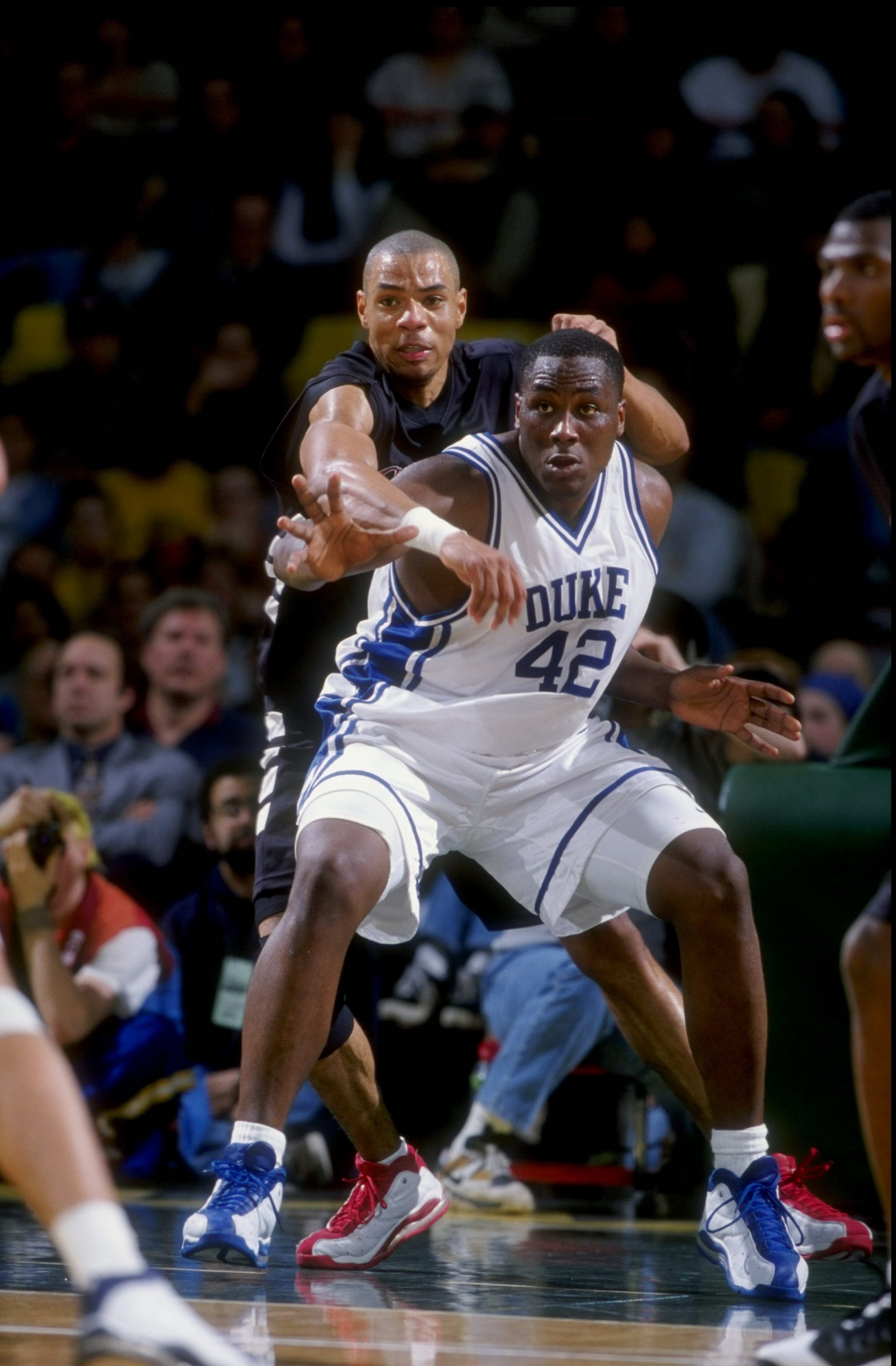28 Nov 1998:  Forward Elton Brand #42 of the Duke Blue Devils in action during the Carrs Great Alaska Shootout Game against the Cincinnati Bearcats at the Sullivan Arena in Anchorage, Alaska. Mandatory Credit: Todd Warshaw  /Allsport
