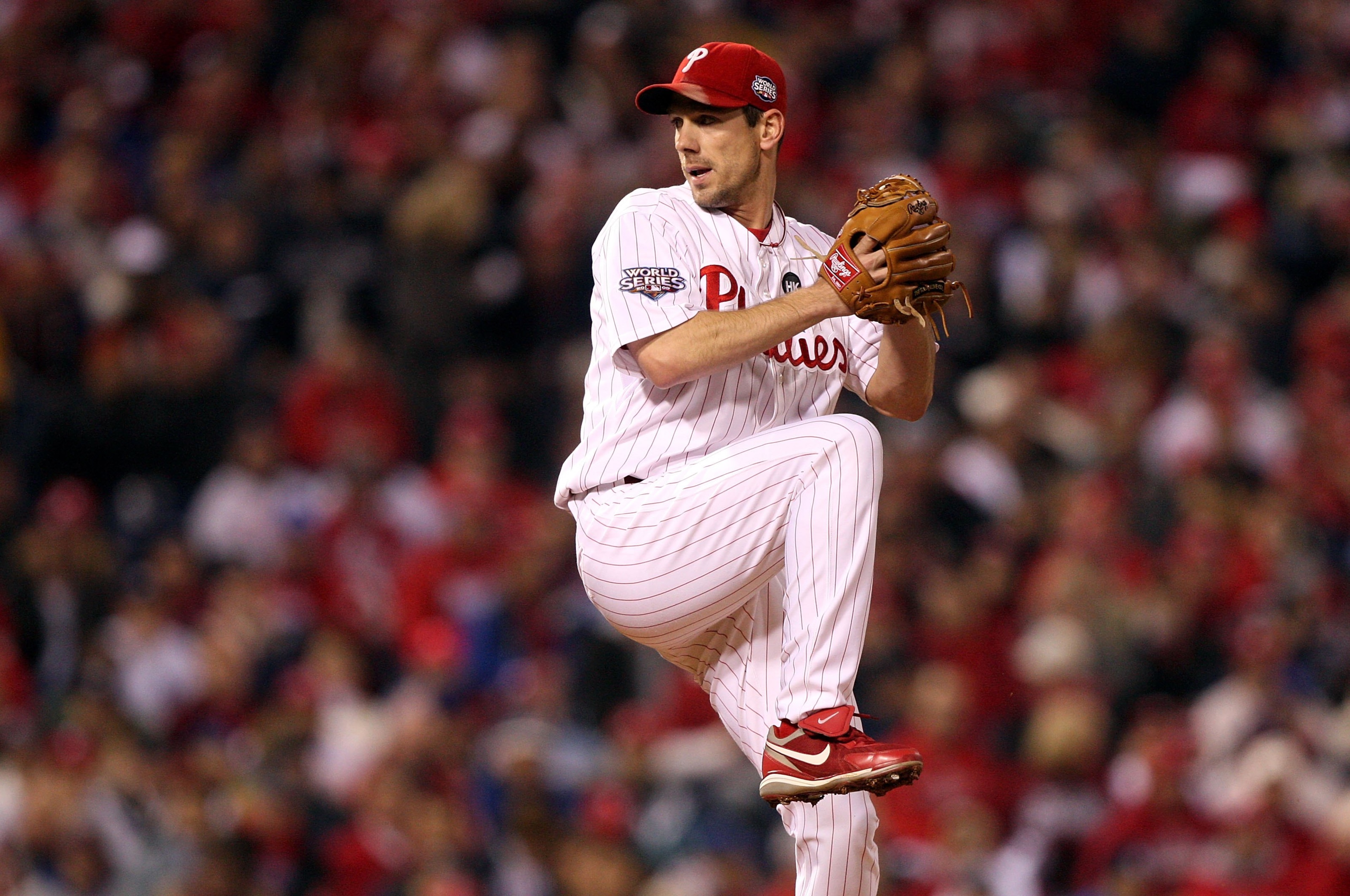 PHILADELPHIA - NOVEMBER 02: Starting pitcher Cliff Lee #34 of the Philadelphia Phillies throws a pitch against the New York Yankees in Game Five of the 2009 MLB World Series at Citizens Bank Park on November 2, 2009 in Philadelphia, Pennsylvania. The Phi PHILADELPHIA - NOVEMBER 02: Starting pitcher Cliff Lee #34 of the Philadelphia Phillies throws a pitch against the New York Yankees in Game Five of the 2009 MLB World Series at Citizens Bank Park on November 2, 2009 in Philadelphia, Pennsylvania. The Phi