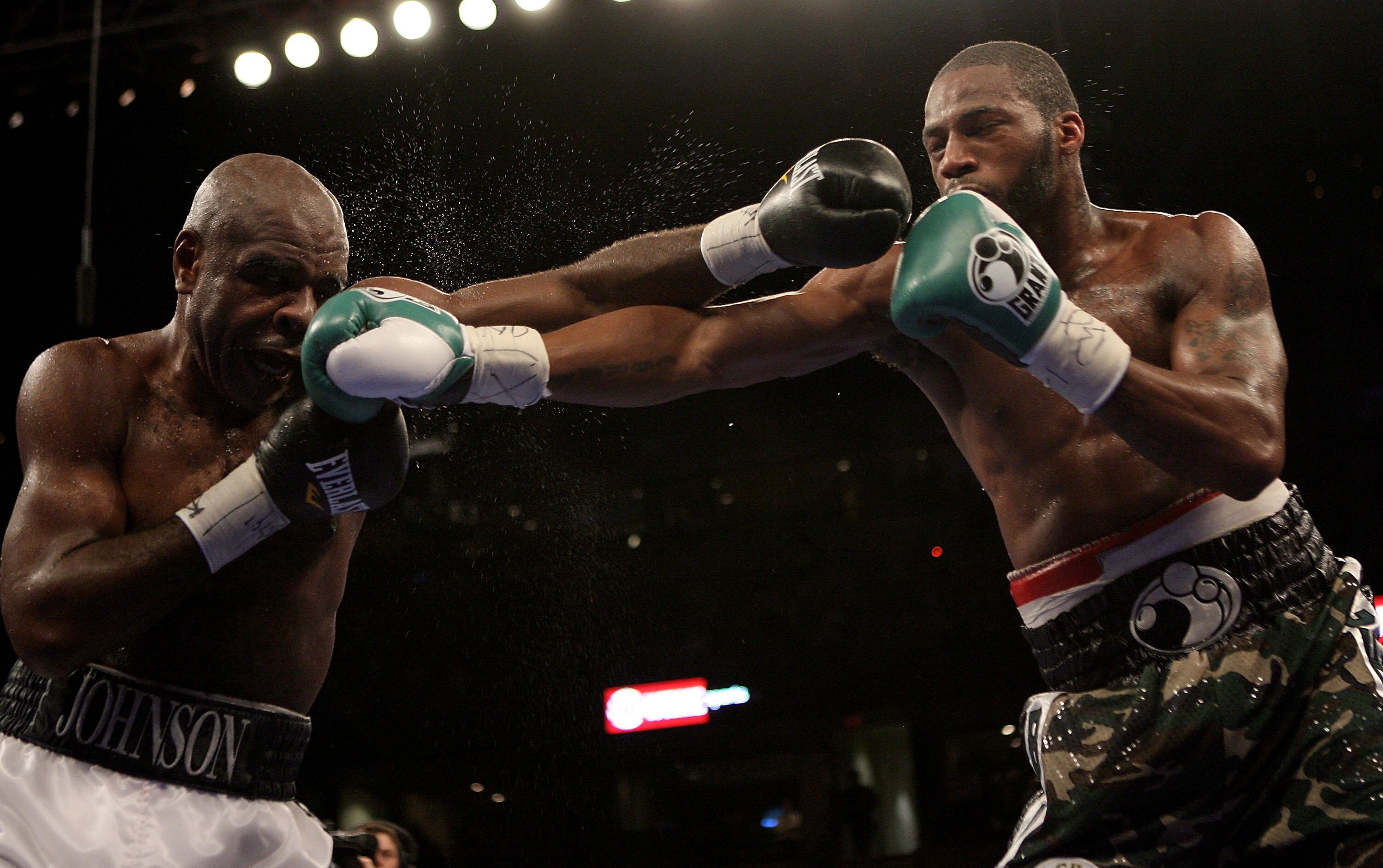 TAMPA, FLORIDA - APRIL 12:   Action between Chad Dawson (R) and  Glen Johnson during the WBC Light Heavyweight title fight on Saturday April 12, 2008 at St. Pete Times Forum, Tampa, Florida.  (Photo by John Gichigi/Getty Images)