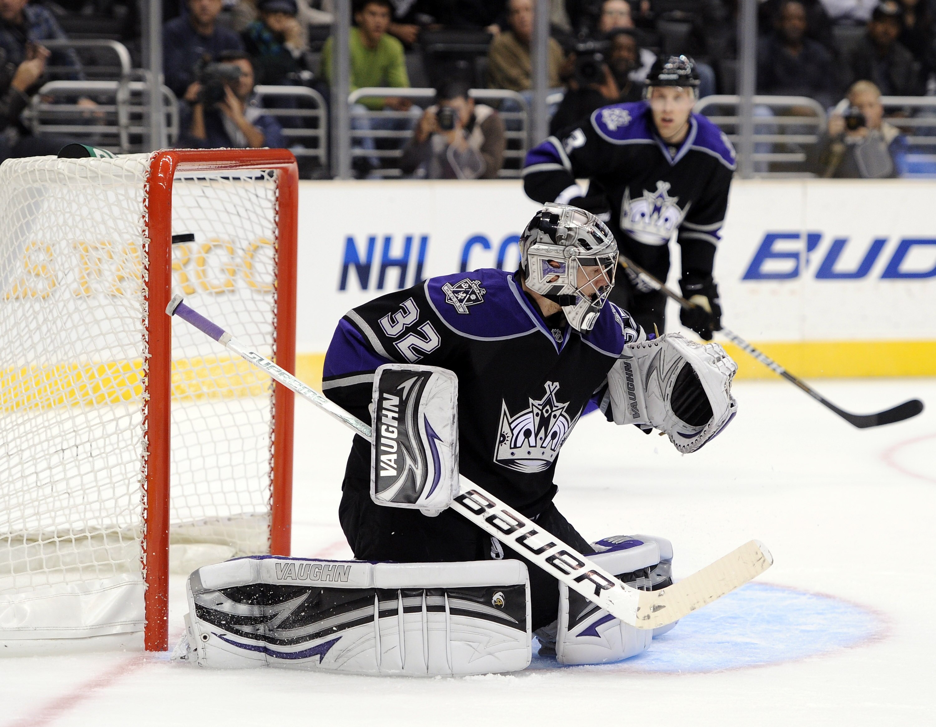 LOS ANGELES, CA - NOVEMBER 17:  Jonathan Quick #32 of the Los Angeles Kings allows a goal to Rick Nash #61 of the Columbus Blue Jackets for a 4-3 lead during the third period at the Staples Center on November 17, 2010 in Los Angeles, California.  (Photo b