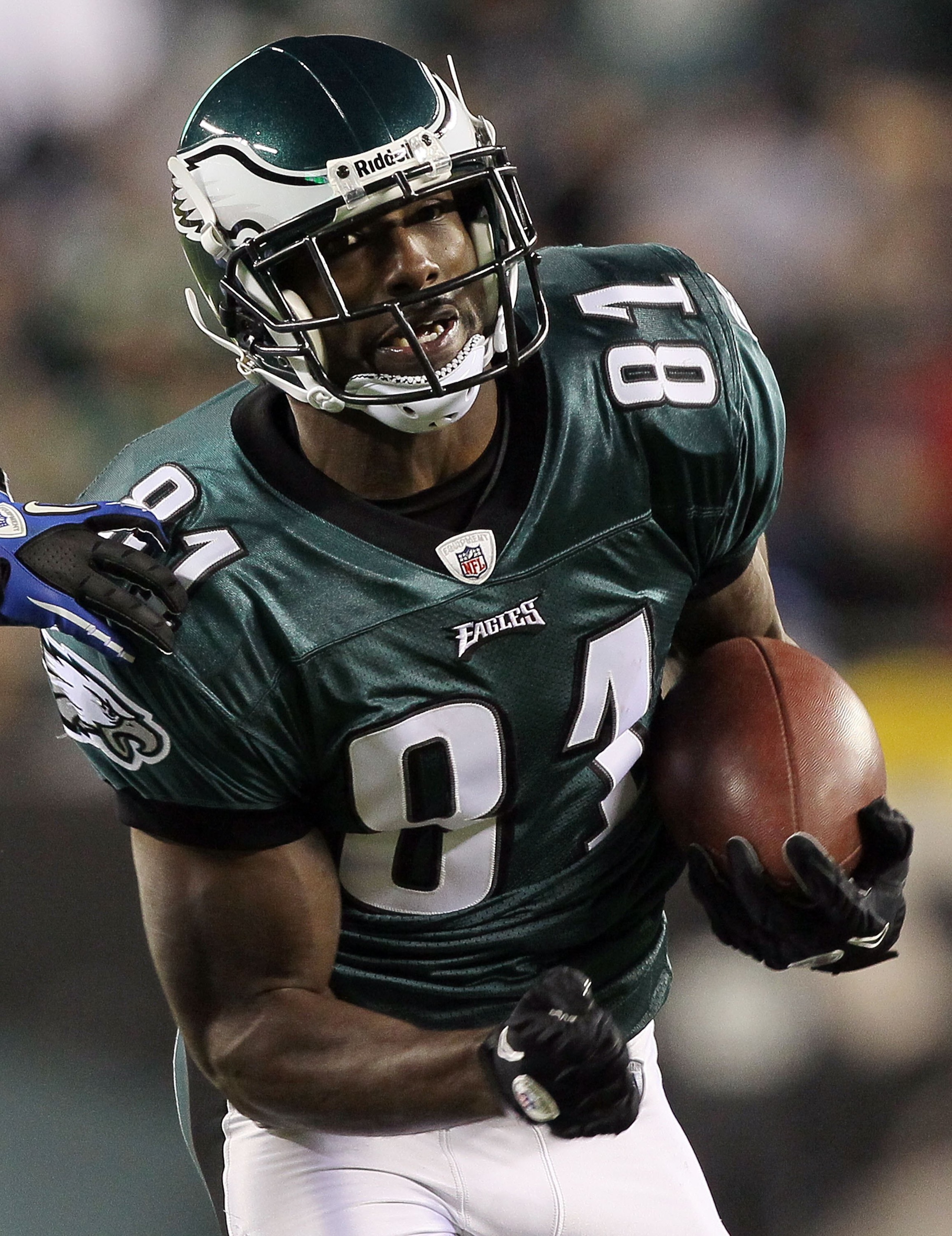 PHILADELPHIA - NOVEMBER 07:  Jason Avant #81 of the Philadelphia Eagles in action against the Indianapolis Colts on November 7, 2010 at Lincoln Financial Field in Philadelphia, Pennsylvania.  (Photo by Jim McIsaac/Getty Images)