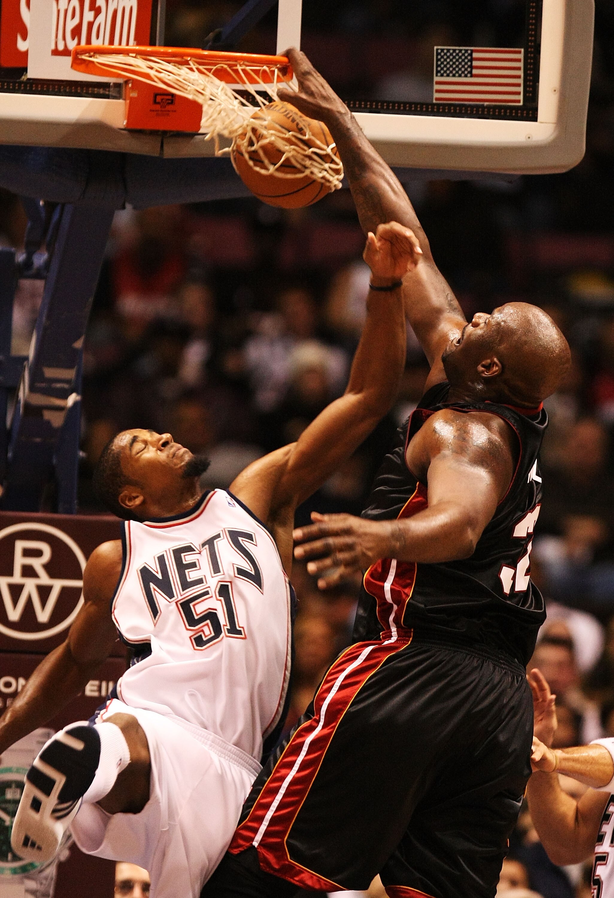 EAST RUTHERFORD, NJ - NOVEMBER 17:  Shaquille O'Neal #32 of the Miami Heat dunks the ball against Sean Williams #51 of the new Jersey Nets  during their game on November 17, 2007 at the Izod Arena in East Rutherford, New Jersey.  (Photo by Al Bello/Getty