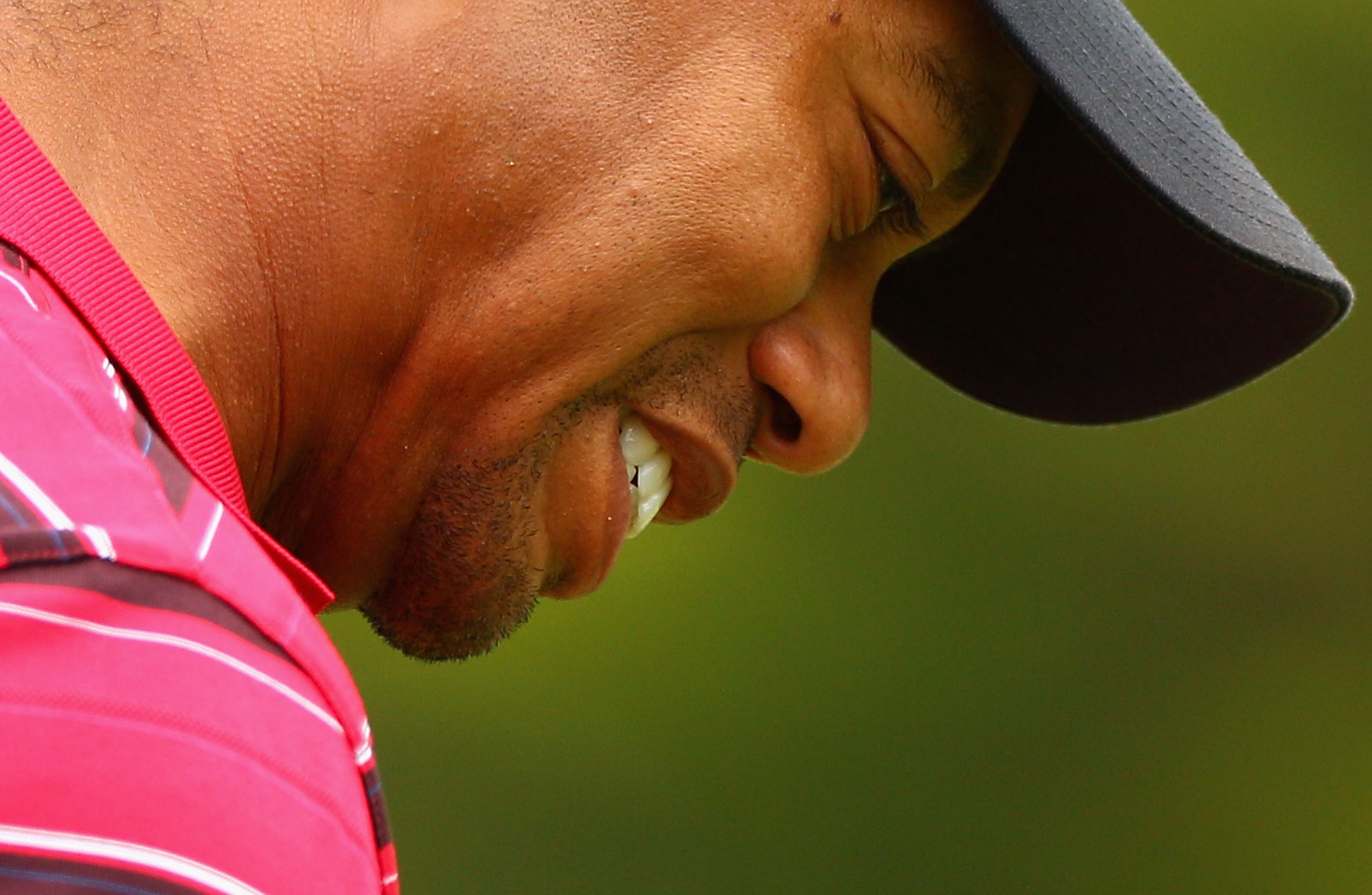 MELBOURNE, AUSTRALIA - NOVEMBER 14:  Tiger Woods of the USA looks dejected after hitting a tee shot during round four of the Australian Masters at The Victoria Golf Club on November 14, 2010 in Melbourne, Australia.  (Photo by Ryan Pierse/Getty Images)