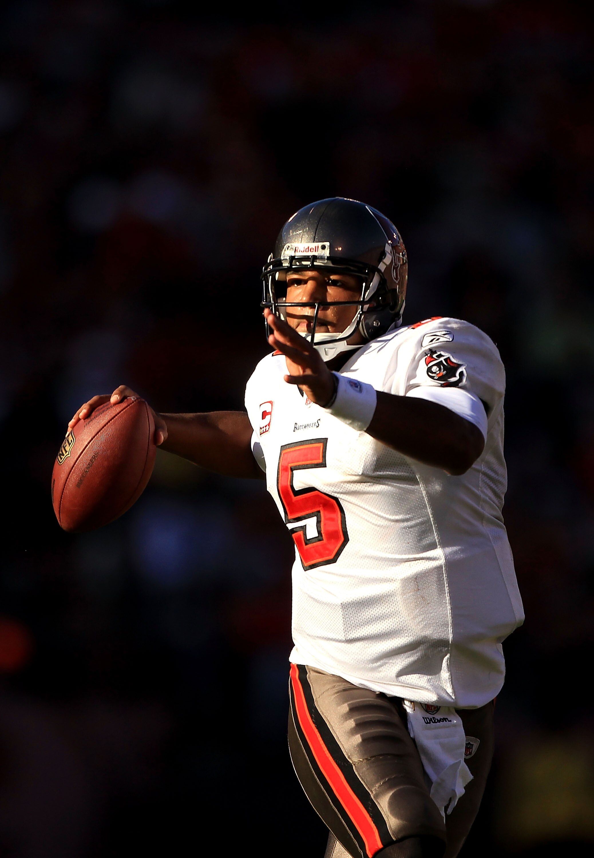 SAN FRANCISCO - NOVEMBER 21:  Josh Freeman #5 of the Tampa Bay Buccaneers looks to pass the ball against the San Francisco 49ers at Candlestick Park on November 21, 2010 in San Francisco, California.  (Photo by Ezra Shaw/Getty Images)