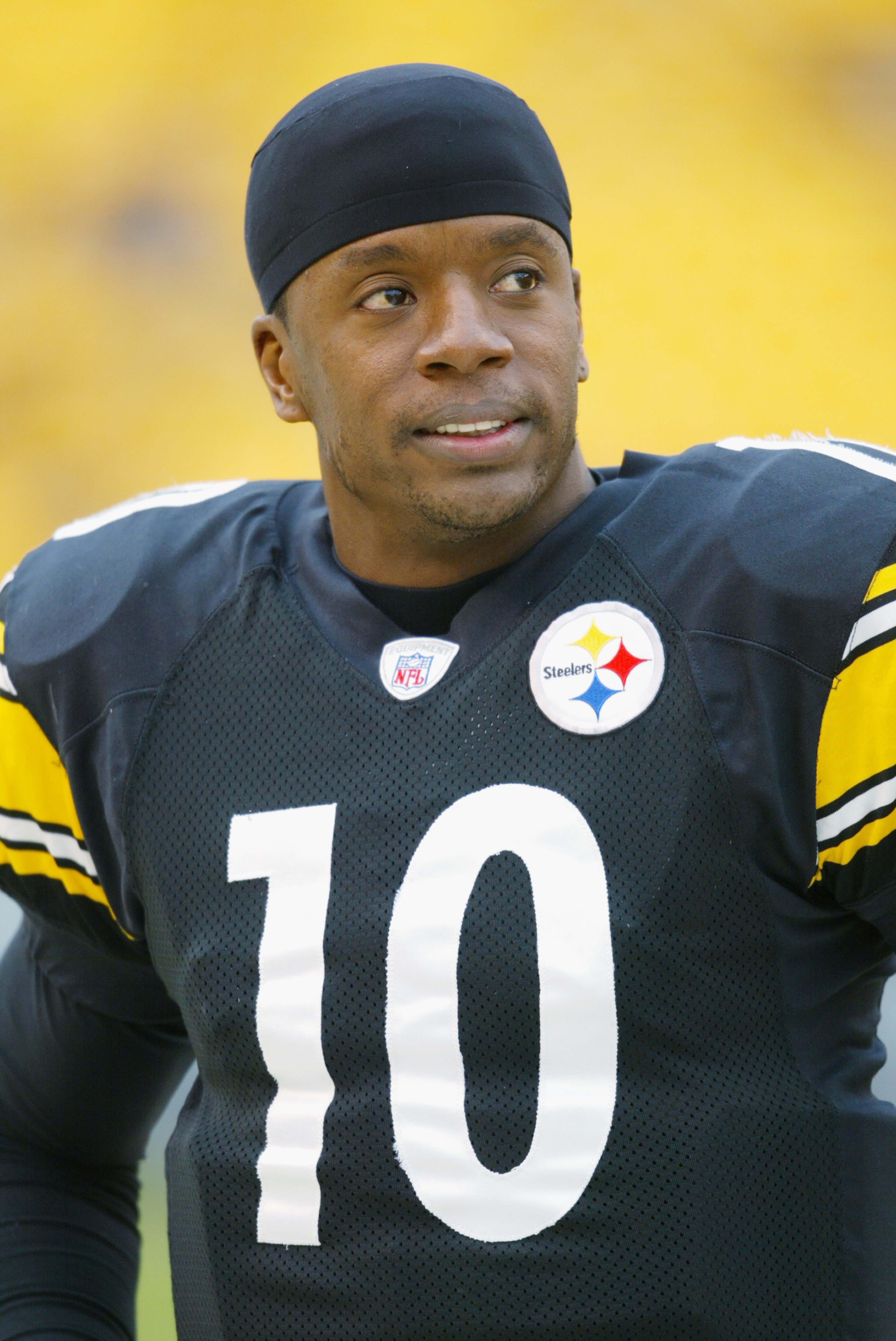 PITTSBURGH - DECEMBER 29: Quarterback Kordell Stewart #10 of the Pittsburgh Steelers watches the NFL game against the Baltimore Ravens at Heinz Field on December 29, 2002 in Pittsburgh, Pennsylvania. The Steelers defeated the Ravens 34-31. (Photo by Ja PITTSBURGH - DECEMBER 29: Quarterback Kordell Stewart #10 of the Pittsburgh Steelers watches the NFL game against the Baltimore Ravens at Heinz Field on December 29, 2002 in Pittsburgh, Pennsylvania. The Steelers defeated the Ravens 34-31. (Photo by Ja