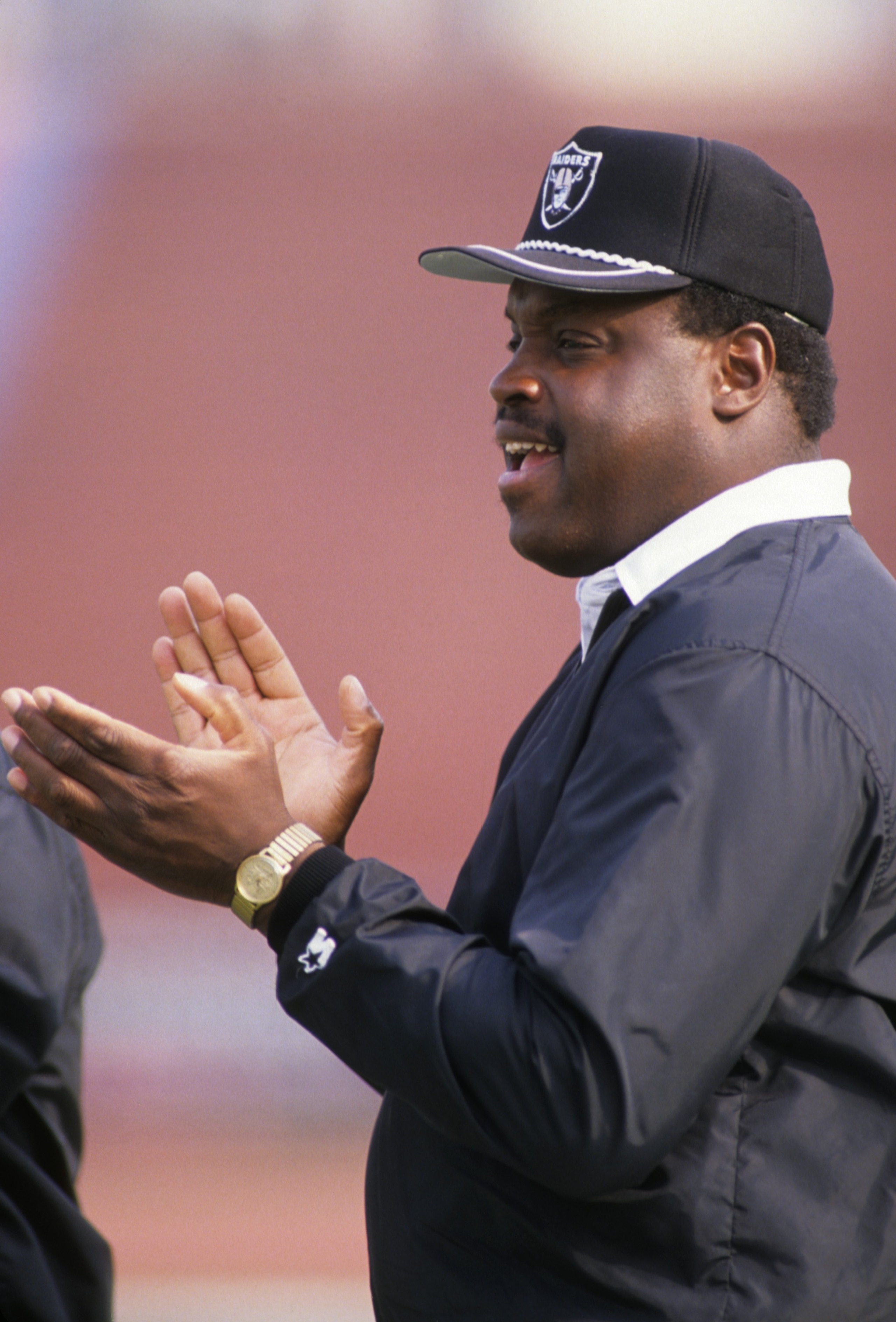 LOS ANGELES - 1989: Head Coach Art Shell of Los Angeles Raiders looks on during a game in the 1989 season at the Los Angeles Memorial Coliseum in Los Angeles, California. (Photo by George Rose/Getty Images) LOS ANGELES - 1989: Head Coach Art Shell of Los Angeles Raiders looks on during a game in the 1989 season at the Los Angeles Memorial Coliseum in Los Angeles, California. (Photo by George Rose/Getty Images)