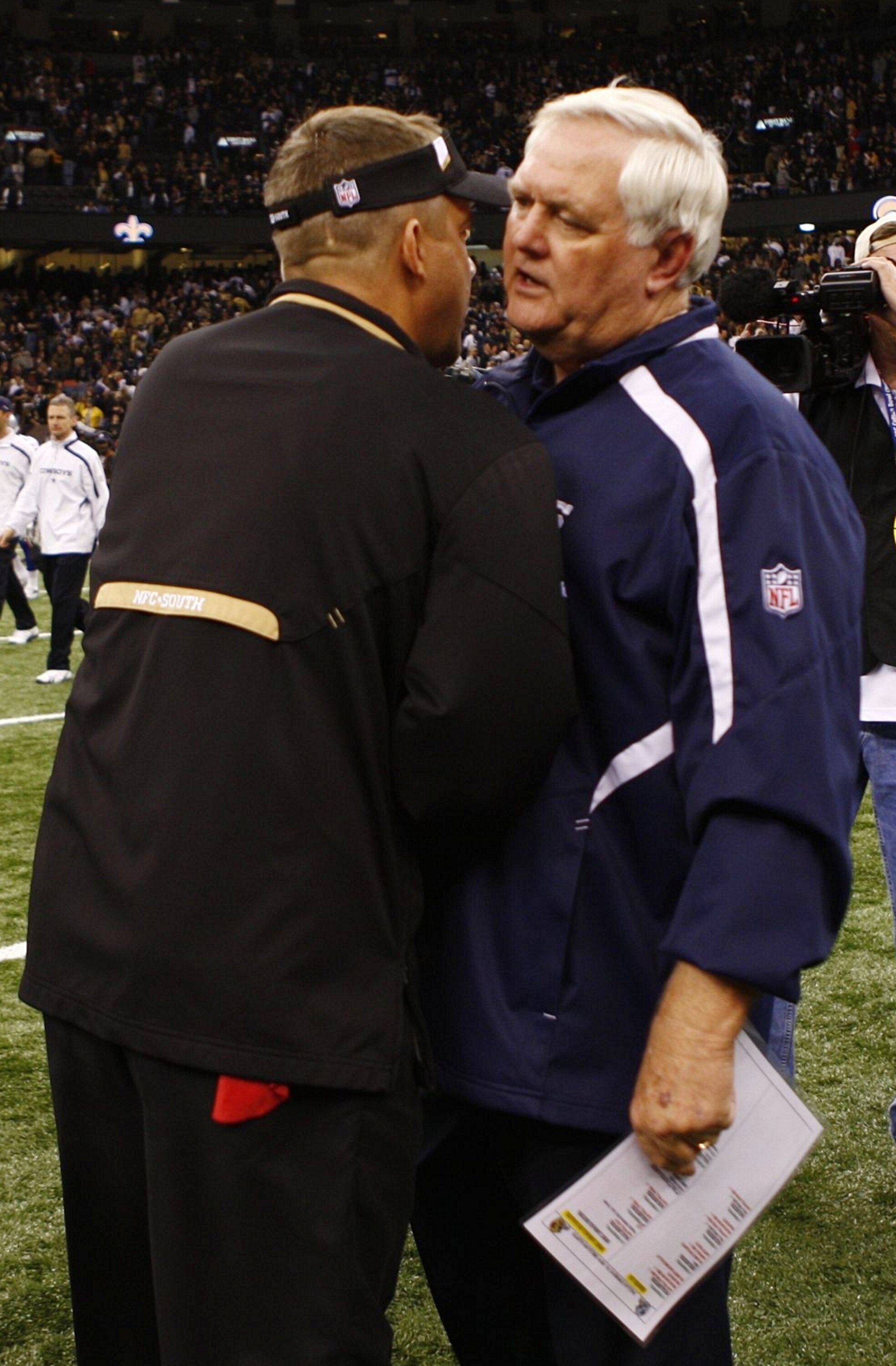 NEW ORLEANS - DECEMBER 19:  (R-L) Head coach Wade Phillips of the Dallas Cowboys shakes hands with head coach Sean Payton of the New Orleans Saints following their game at the Louisiana Superdome on December 19, 2009 in New Orleans, Louisiana. The Cowboys