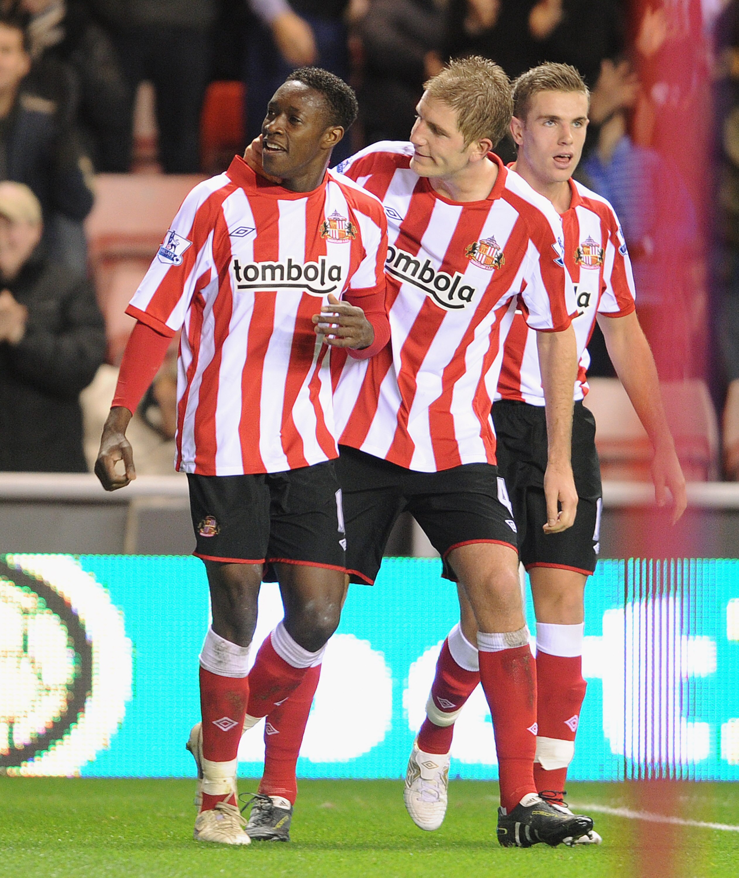SUNDERLAND, ENGLAND - NOVEMBER 22:  Danny Welbeck (L) of Sunderland celebrates scoring to make it 2-1 with team mate Michael Turner during the Barclays Premier League match between Sunderland and Everton at the Stadium of Light on November 22, 2010 in Sun