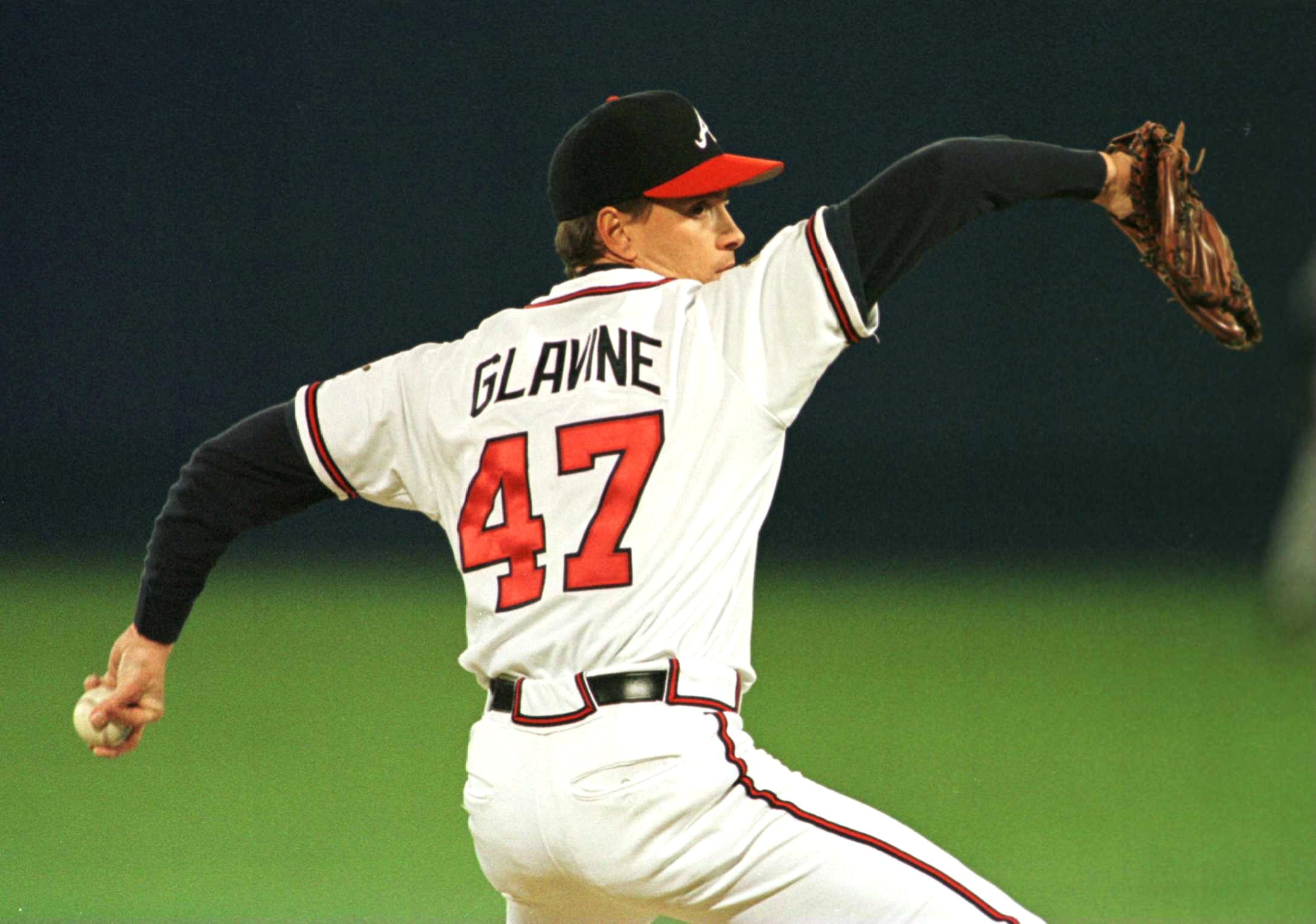 28 OCT 1995:  TOM GLAVINE OF ATLANTA DELIVERS A PITCH IN THE FIRST INNING OF GAME SIX  OF THE WORLD SERIES AGAINST THE INDIANS AT FULTON COUNTY STADIUM IN ATLANTA, GEORGIA.  Mandatory Credit: Rick Stewart/ALLSPORT