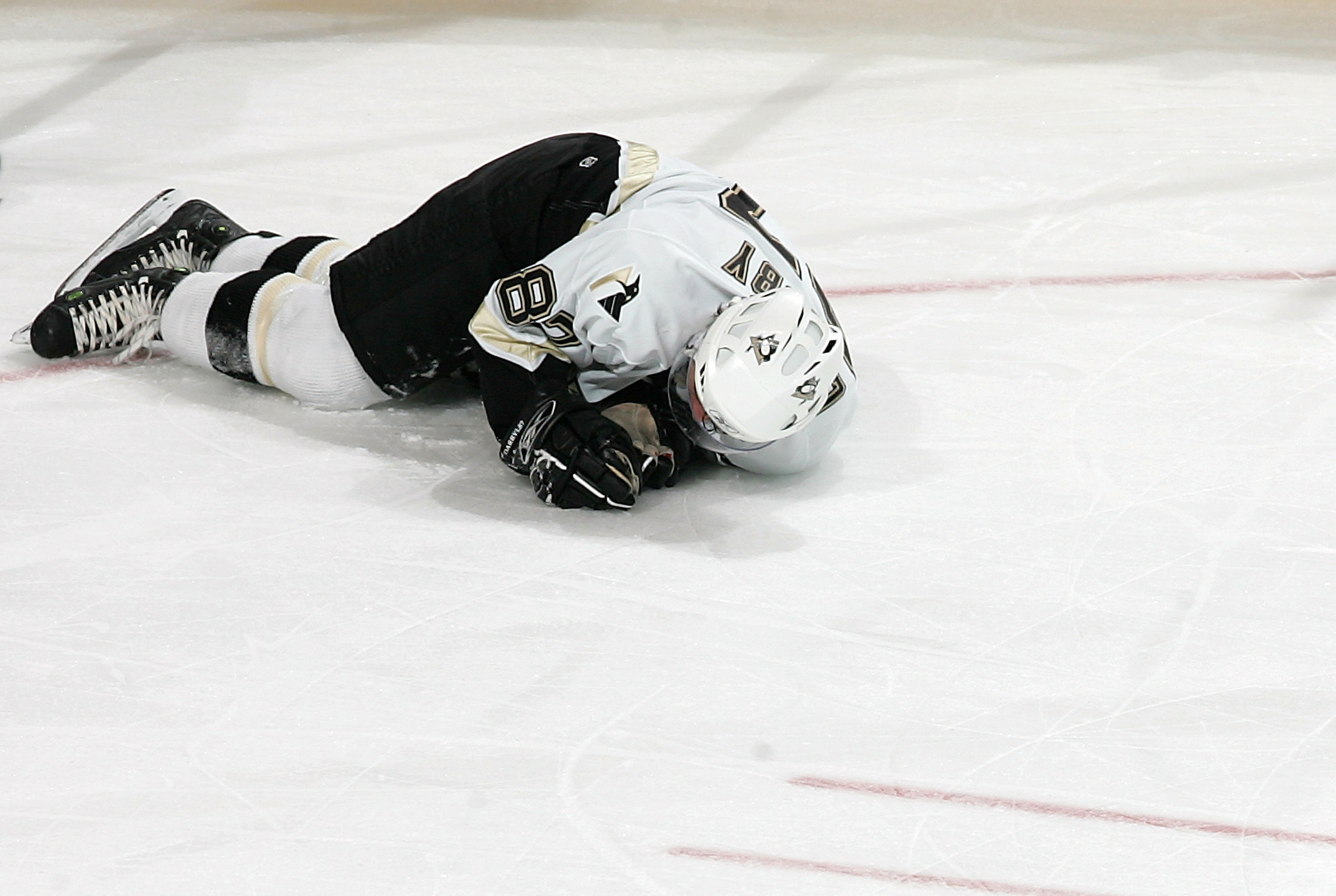 PHILADELPHIA - NOVEMBER 16: Sidney Crosby #87 of the Pittsburgh Penguins lays on the ice after a heavy check into the glass against the Philadelphia Flyers on November 16, 2005 at Wachovia Center in Philadelphia, Pennsylvania. (Photo by Nick Laham/Getty PHILADELPHIA - NOVEMBER 16: Sidney Crosby #87 of the Pittsburgh Penguins lays on the ice after a heavy check into the glass against the Philadelphia Flyers on November 16, 2005 at Wachovia Center in Philadelphia, Pennsylvania. (Photo by Nick Laham/Getty