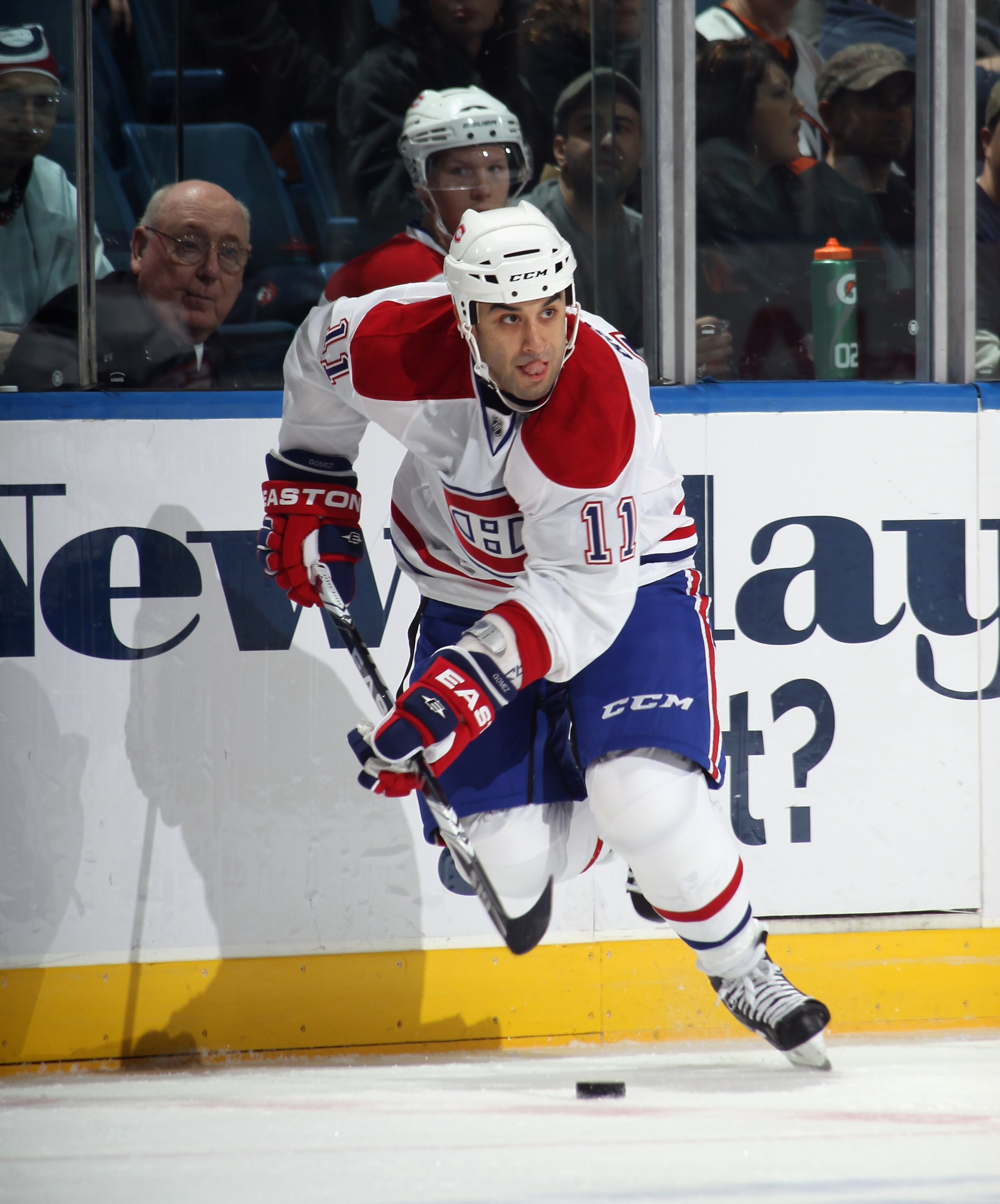 UNIONDALE, NY - OCTOBER 29:  Scott Gomez #11 of the Montreal Canadiens skates against the New York Islanders at the Nassau Coliseum on October 29, 2010 in Uniondale, New York.  (Photo by Bruce Bennett/Getty Images)