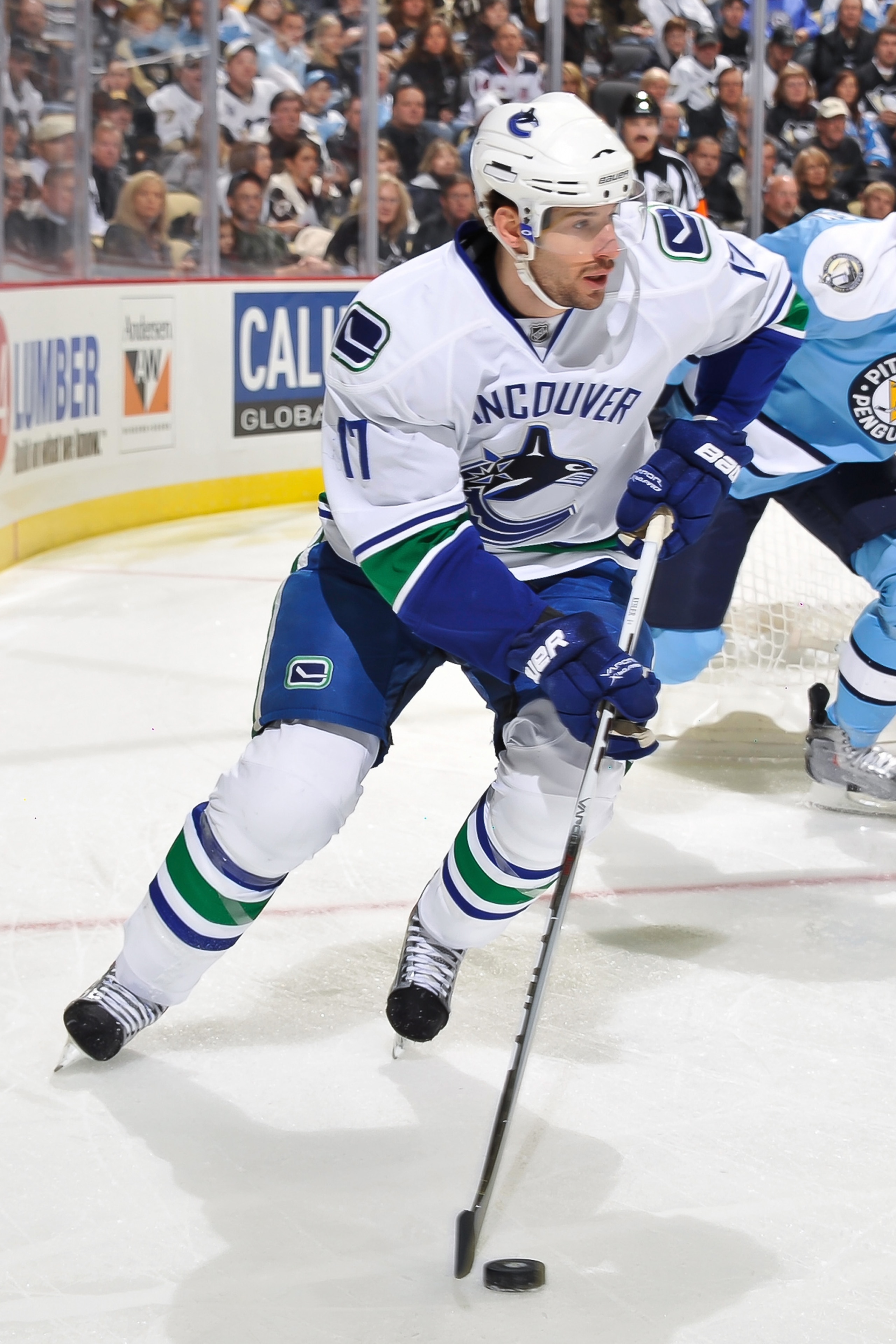 PITTSBURGH - NOVEMBER 17:  Ryan Kesler #17 of the Vancouver Canucks skates with the puck against the Pittsburgh Penguins on November 17, 2010 at Consol Energy Center in Pittsburgh, Pennsylvania.  (Photo by Jamie Sabau/Getty Images)