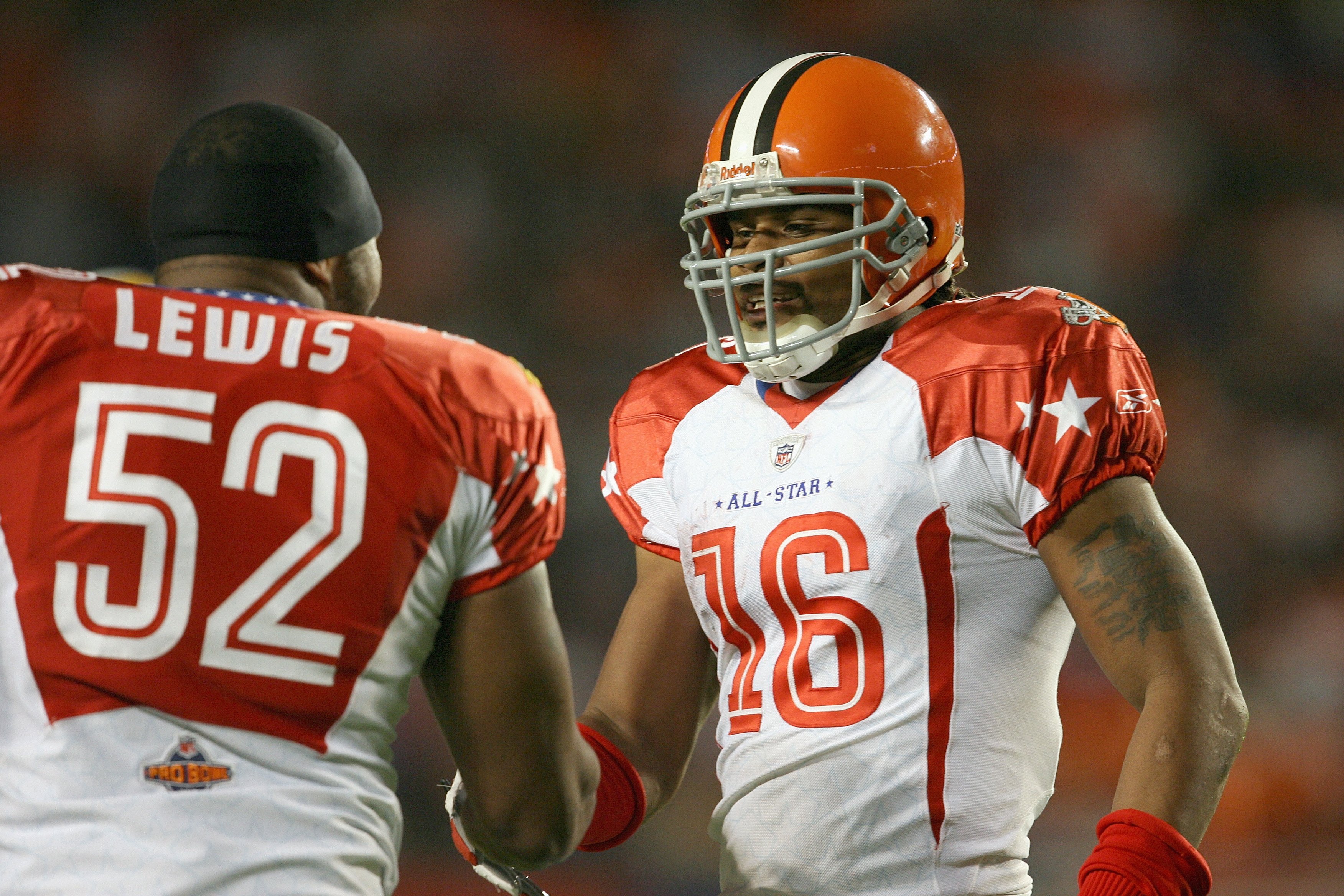 MIAMI GARDENS, FL - JANUARY 31:  Josh Cribbs #16 of the Cleveland Browns is congratulated by Ray Lewis #53 of the Baltimore Ravens during the 2010 AFC-NFC Pro Bowl at Sun Life Stadium on January 31, 2010 in Miami Gardens, Florida. (Photo by Doug Benc/Gett