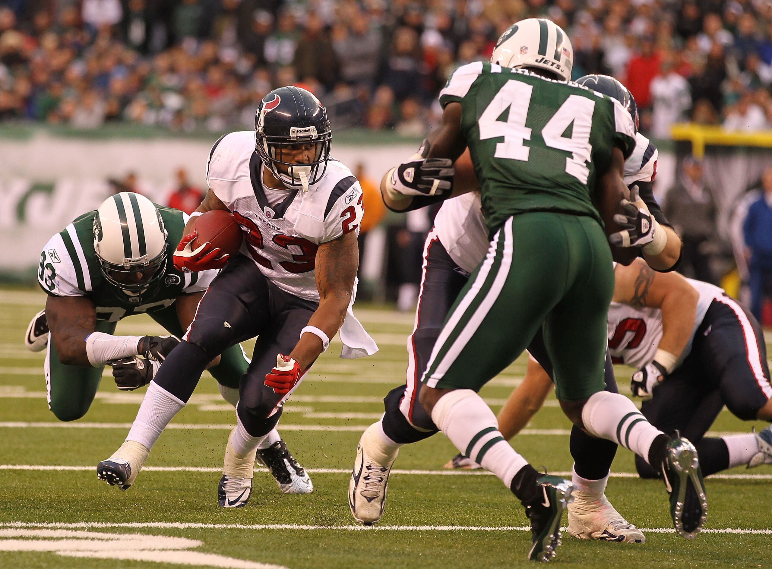 EAST RUTHERFORD, NJ - NOVEMBER 21: Arian Foster #23 of the Houston Texans runs against The New York Jets during their  game on November 21, 2010 at the New Meadowlands Stadium  in East Rutherford, New Jersey.  (Photo by Al Bello/Getty Images)