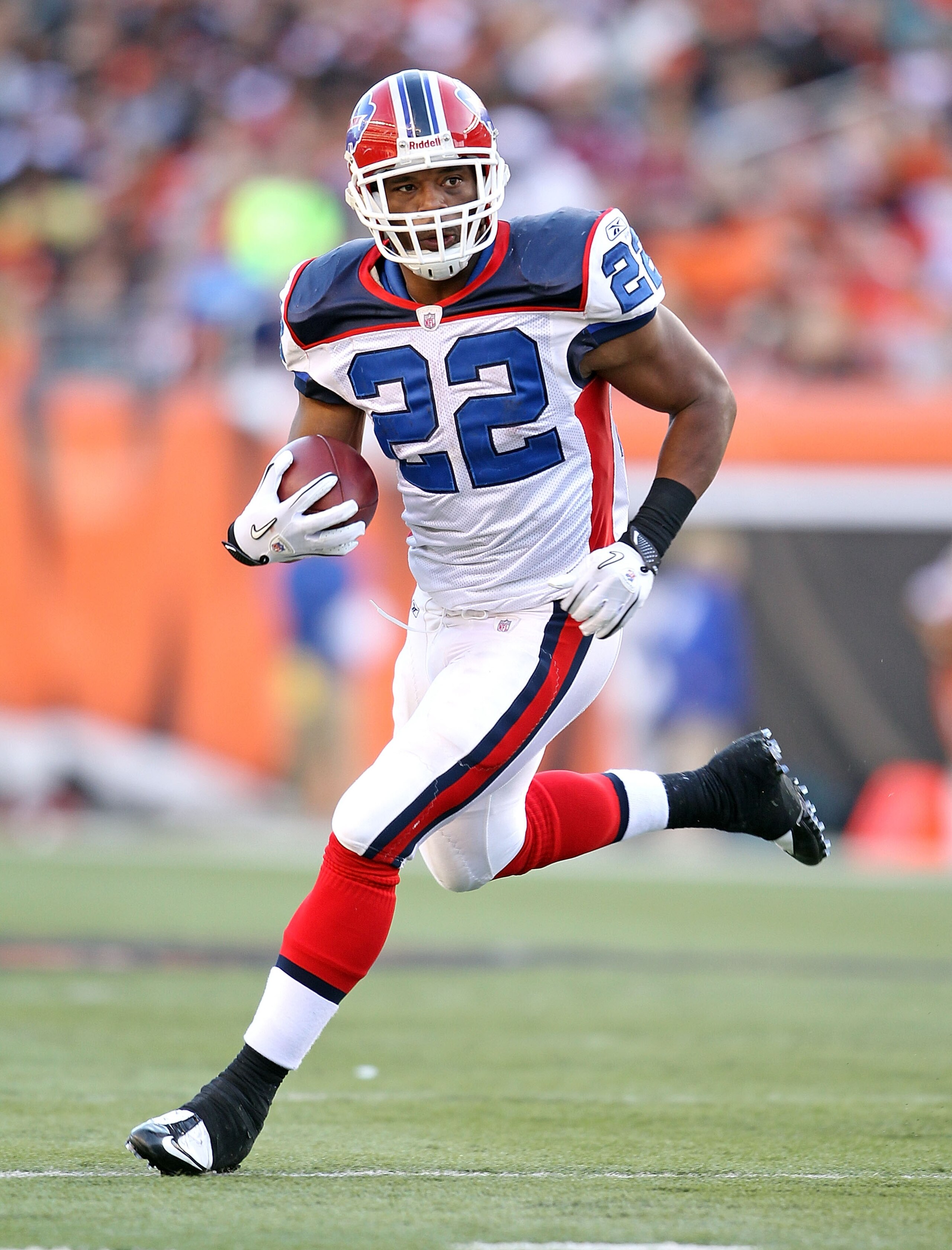 CINCINNATI - NOVEMBER 21: Fred Jackson #22 of the Buffalo Bills runs with the ball during NFL game against the Cincinnati Bengals at Paul Brown Stadium on November 21, 2010 in Cincinnati, Ohio. (Photo by Andy Lyons/Getty Images) CINCINNATI - NOVEMBER 21: Fred Jackson #22 of the Buffalo Bills runs with the ball during NFL game against the Cincinnati Bengals at Paul Brown Stadium on November 21, 2010 in Cincinnati, Ohio. (Photo by Andy Lyons/Getty Images)