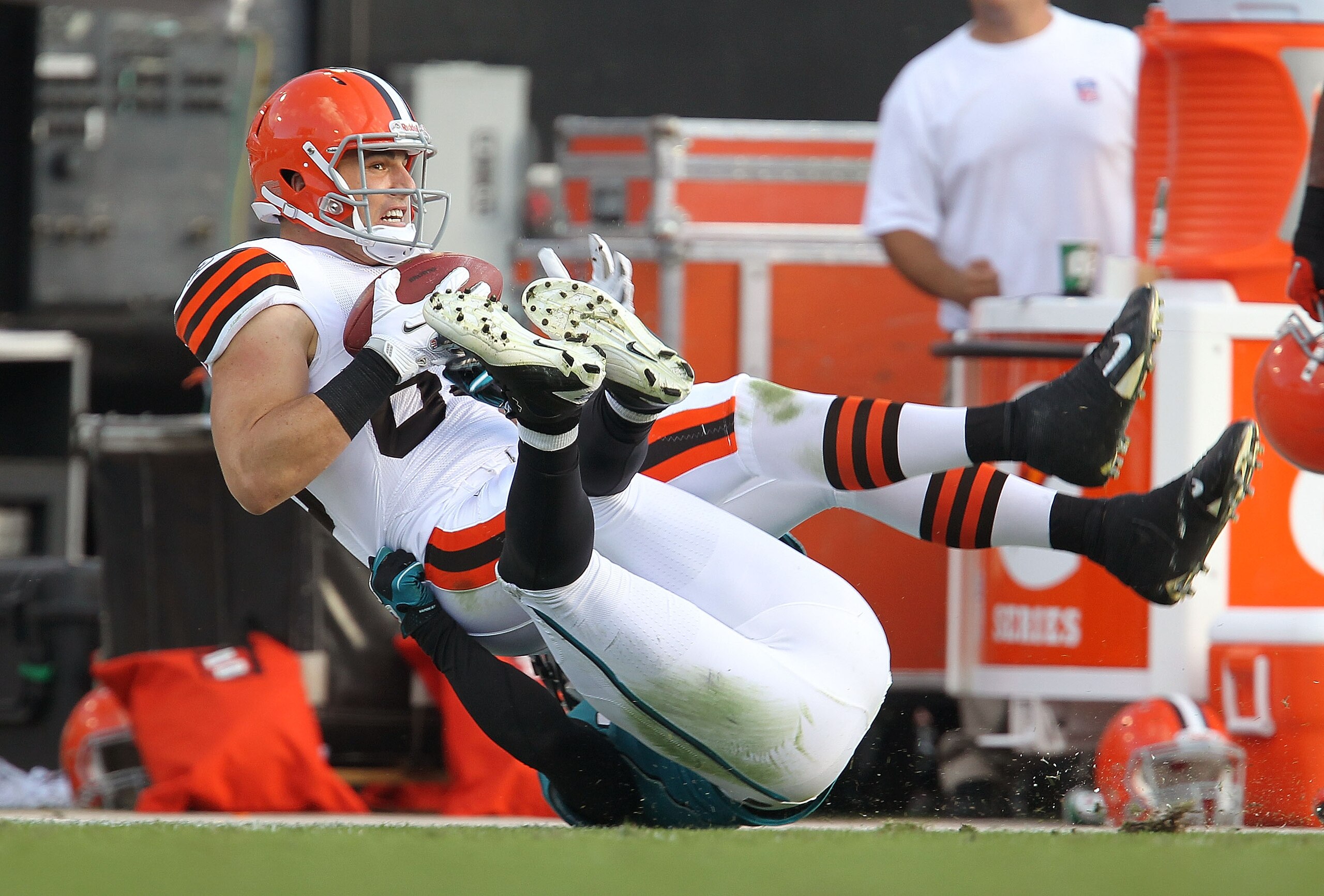 JACKSONVILLE, FL - NOVEMBER 21: Evan Moore #89 of the Cleveland Browns makes a catch during a game agaisnt the Jacksonville Jaguars at EverBank Field on November 21, 2010 in Jacksonville, Florida. (Photo by Mike Ehrmann/Getty Images) JACKSONVILLE, FL - NOVEMBER 21: Evan Moore #89 of the Cleveland Browns makes a catch during a game agaisnt the Jacksonville Jaguars at EverBank Field on November 21, 2010 in Jacksonville, Florida. (Photo by Mike Ehrmann/Getty Images)