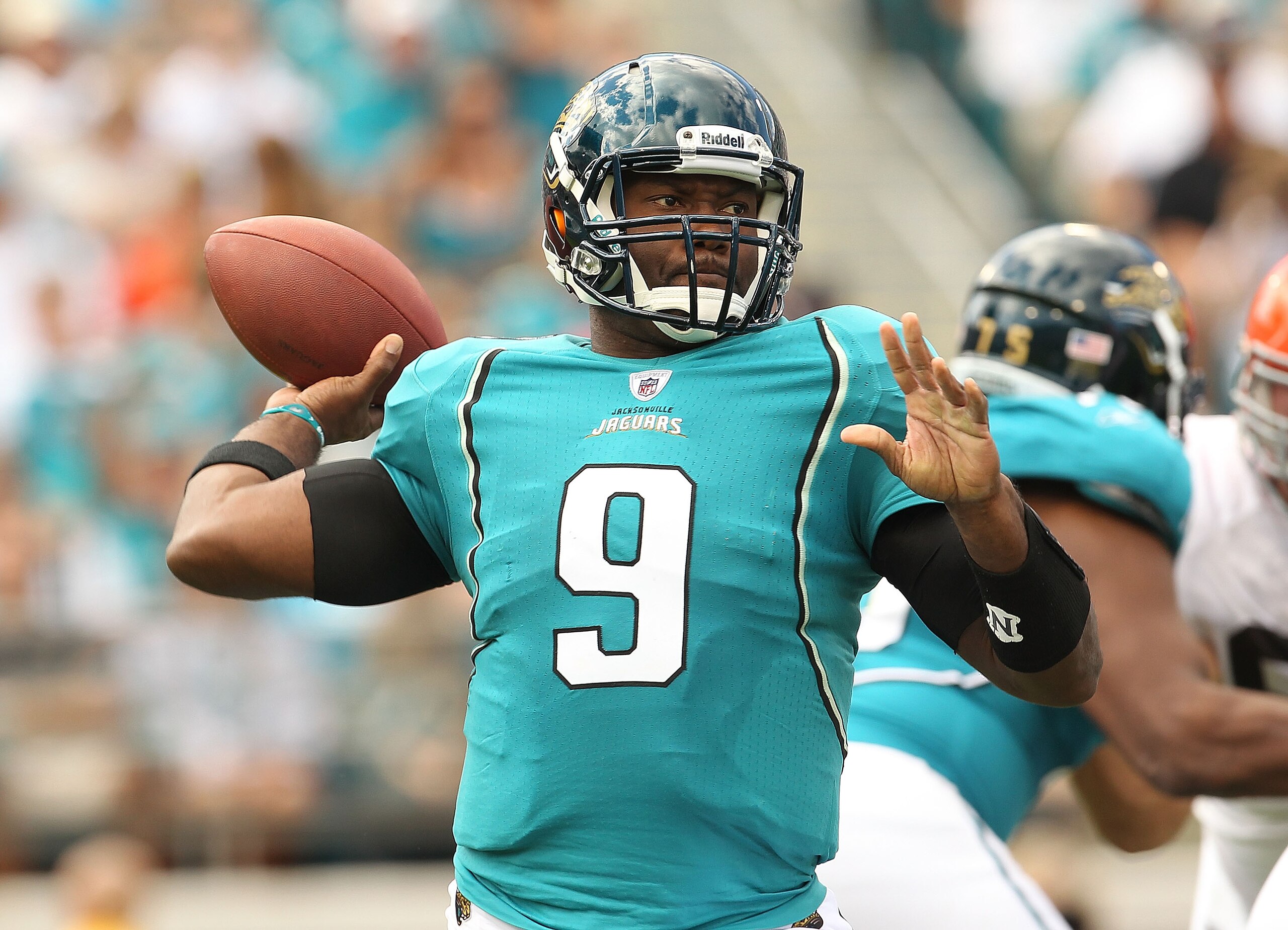 JACKSONVILLE, FL - NOVEMBER 21:  David Garrard #9  of the Jacksonville Jaguars passes during a game agaisnt the Cleveland Browns at EverBank Field on November 21, 2010 in Jacksonville, Florida.  (Photo by Mike Ehrmann/Getty Images)