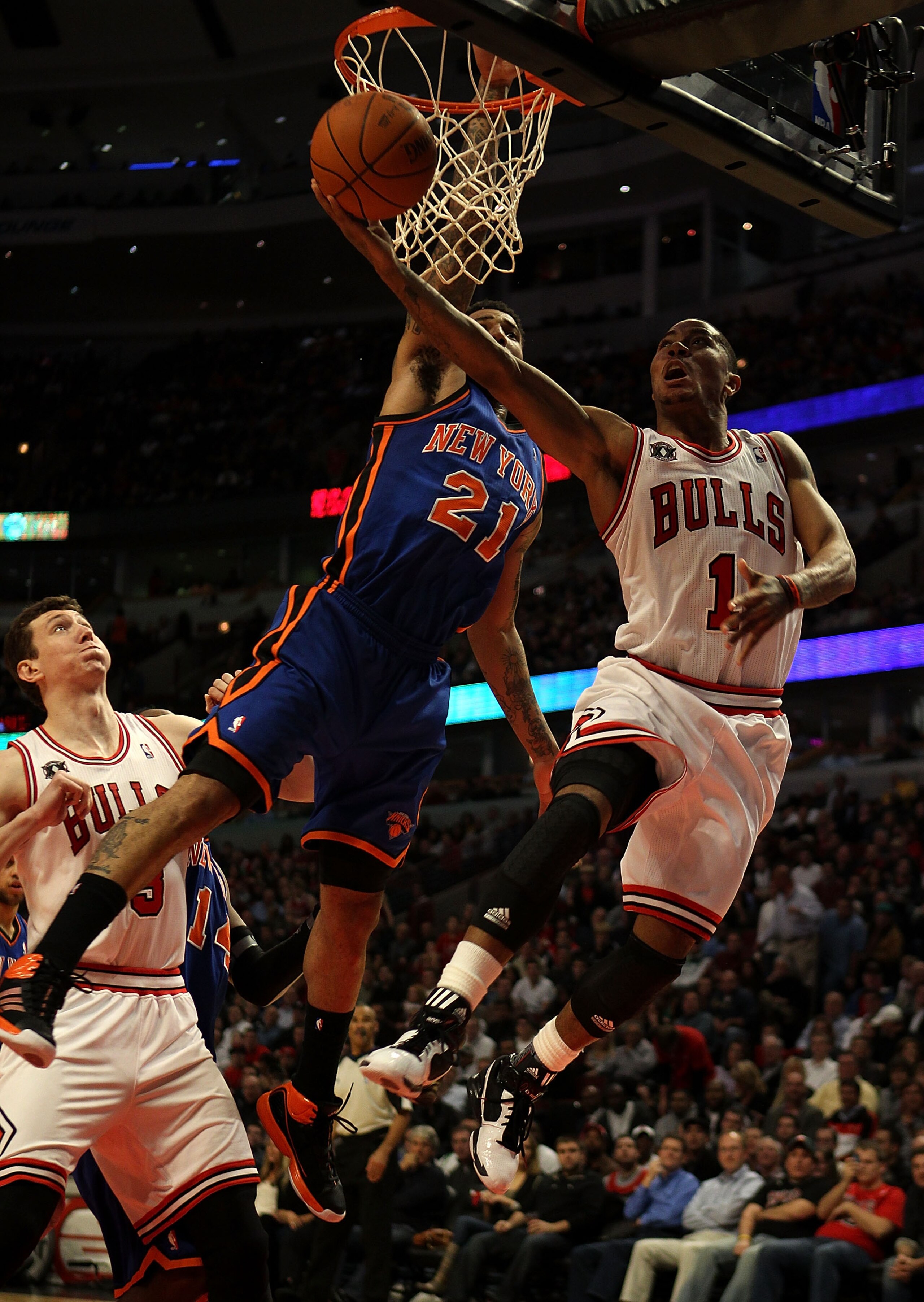 CHICAGO - NOVEMBER 04: Derrick Rose #1 of the Chicago Bulls puts up a shot against Wilson Chandler #21 of the New York Knicks at the United Center on November 4, 2010 in Chicago, Illinois. The Knicks defeated the Bulls 120-112. NOTE TO USER: User expressl
