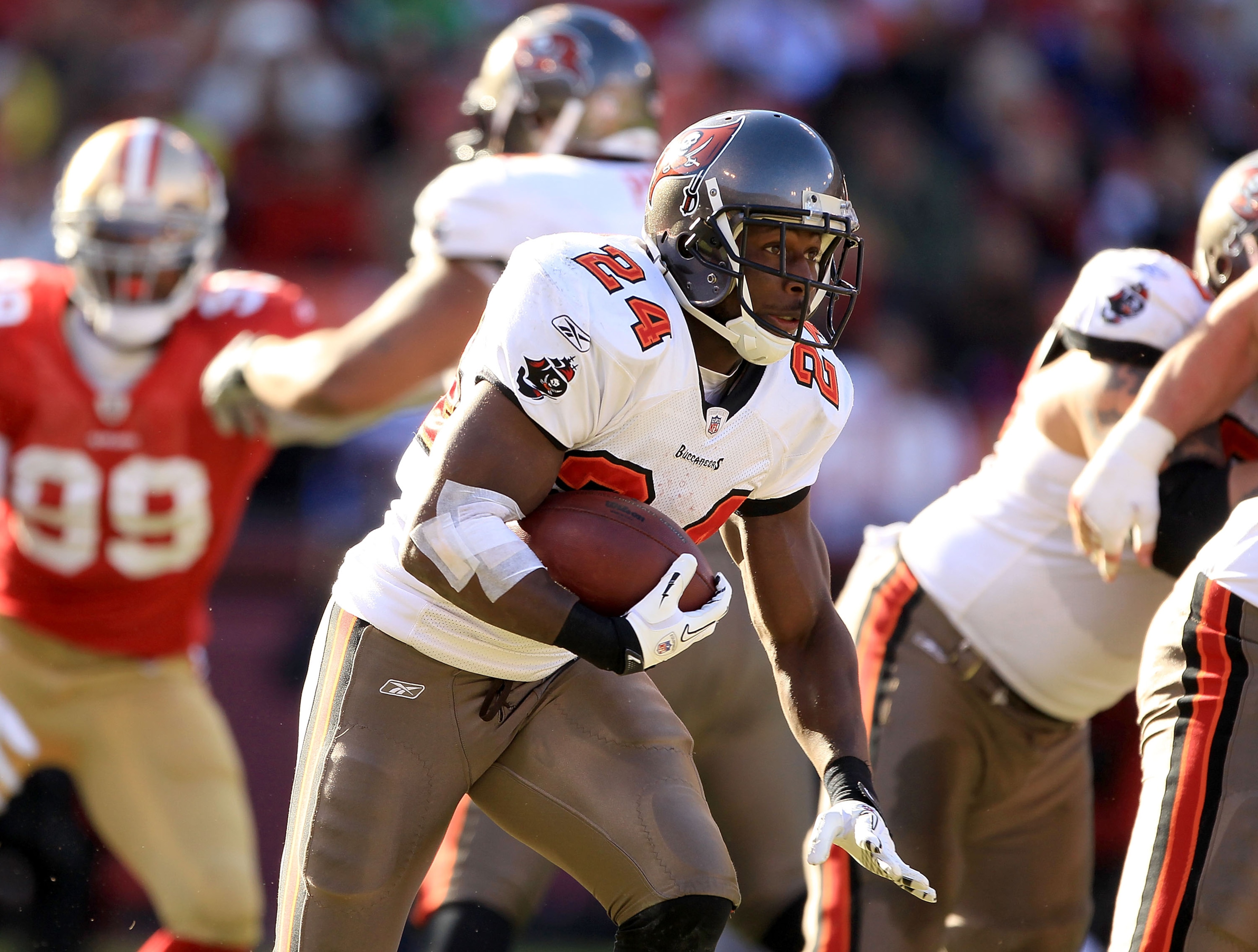 SAN FRANCISCO - NOVEMBER 21:  Carnell Williams #24 of the Tampa Bay Buccaneers runs with the ball during their game against the San Francisco 49ers at Candlestick Park on November 21, 2010 in San Francisco, California.  (Photo by Ezra Shaw/Getty Images)