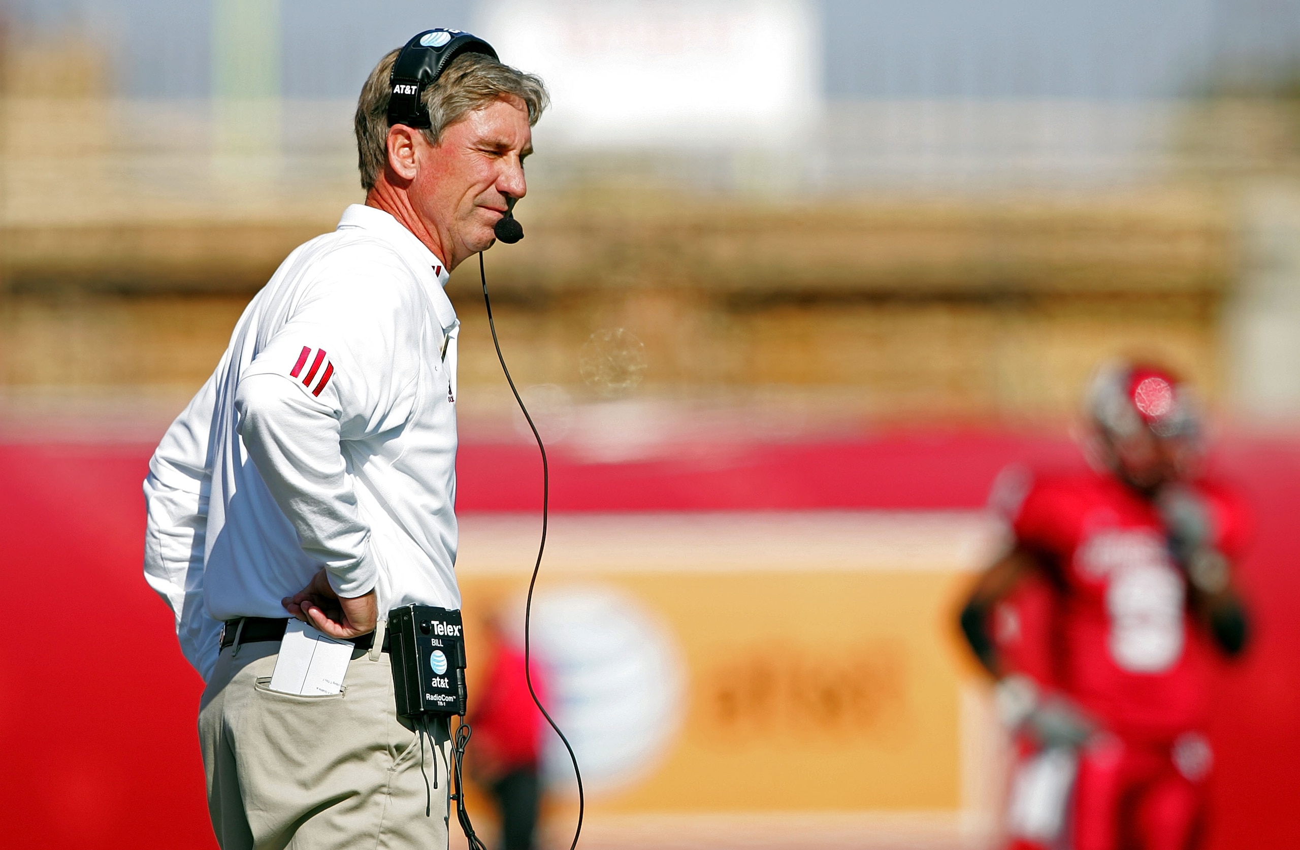BLOOMINGTON, IN - NOVEMBER 3: Bill Lynch, the Head Coach of the Indiana Hoosiers, is pictured against the Ball State Cardinals during the game at Memorial Stadium November 3, 2007 in Bloomington, Indiana. (Photo by Andy Lyons/Getty Images) BLOOMINGTON, IN - NOVEMBER 3: Bill Lynch, the Head Coach of the Indiana Hoosiers, is pictured against the Ball State Cardinals during the game at Memorial Stadium November 3, 2007 in Bloomington, Indiana. (Photo by Andy Lyons/Getty Images)