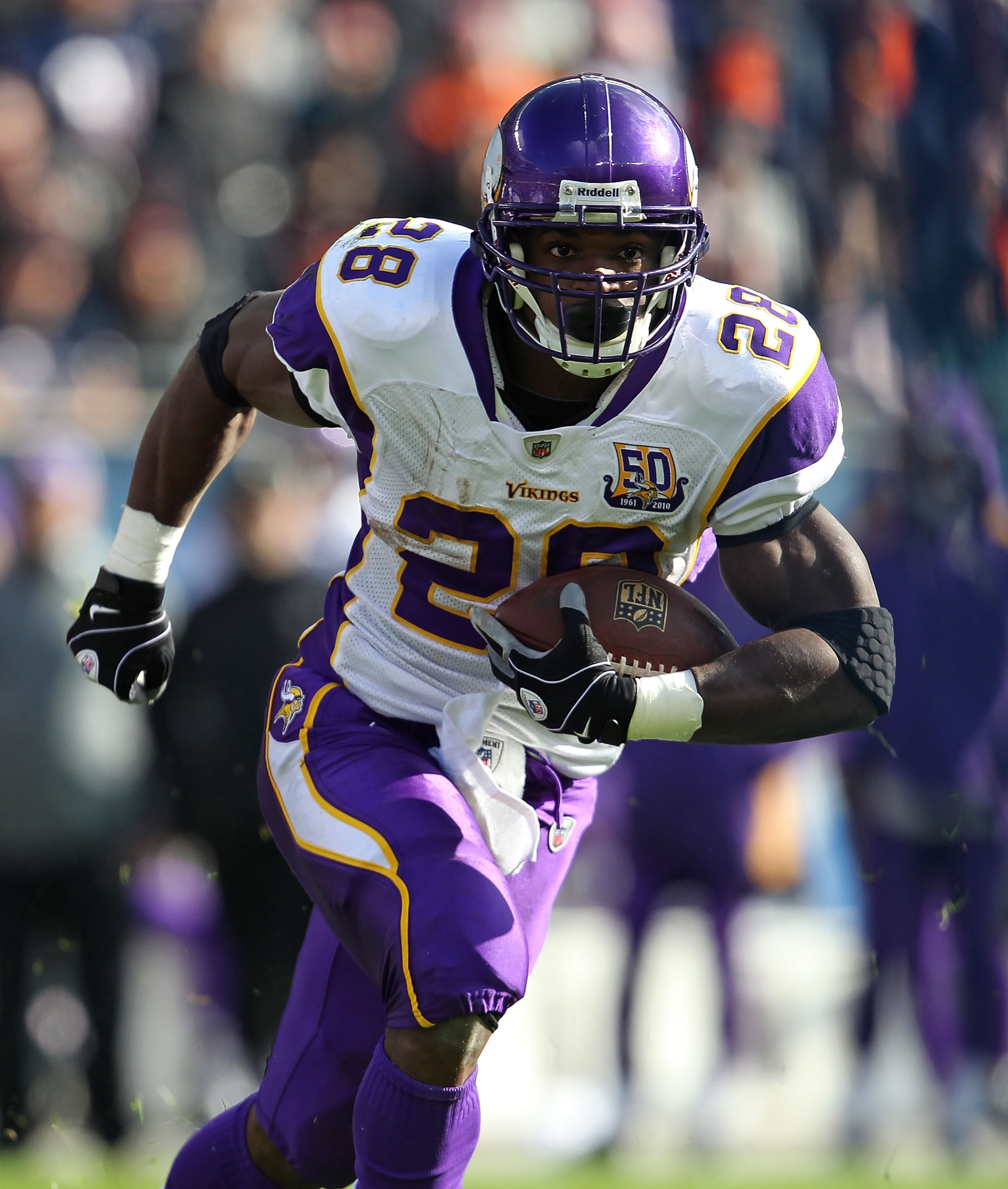 CHICAGO - NOVEMBER 14: Adrian Peterson #28 of the Minnesota Vikings runs against the Chicago Bears at Soldier Field on November 14, 2010 in Chicago, Illinois. The Bears defeated the Vikings 27-13.  (Photo by Jonathan Daniel/Getty Images)