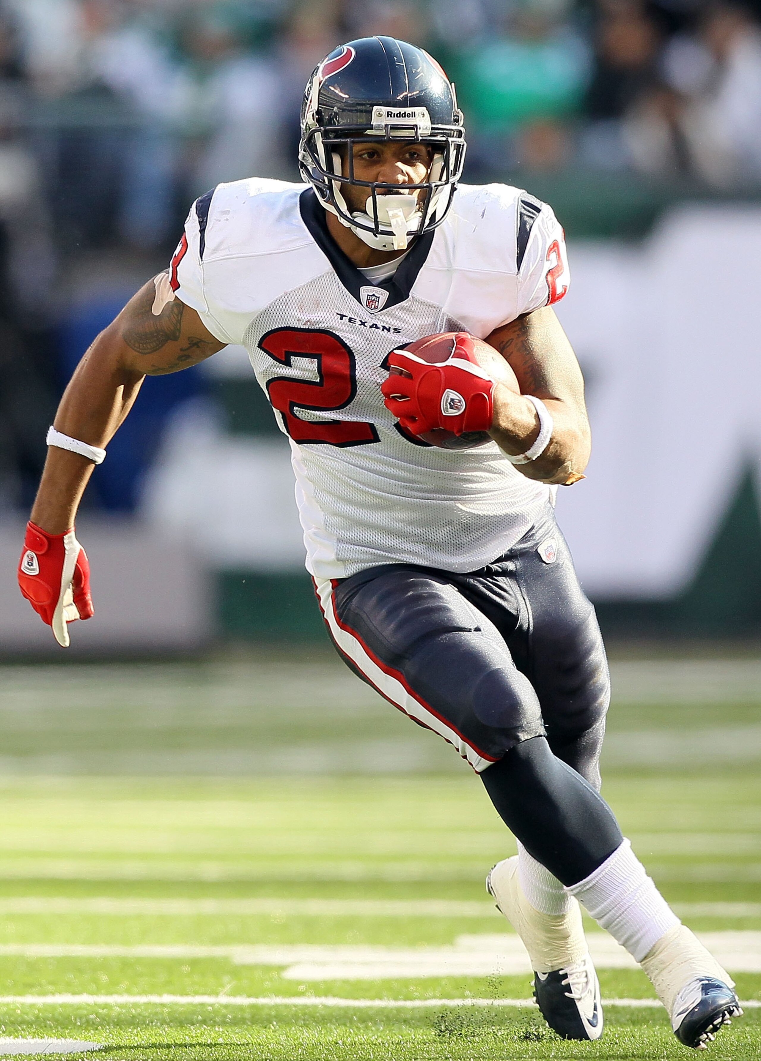 EAST RUTHERFORD, NJ - NOVEMBER 21:  Arian Foster #23 of the Houston Texans runs the ball against the New York Jets on November 21, 2010 at the New Meadowlands Stadium in East Rutherford, New Jersey.  (Photo by Jim McIsaac/Getty Images)