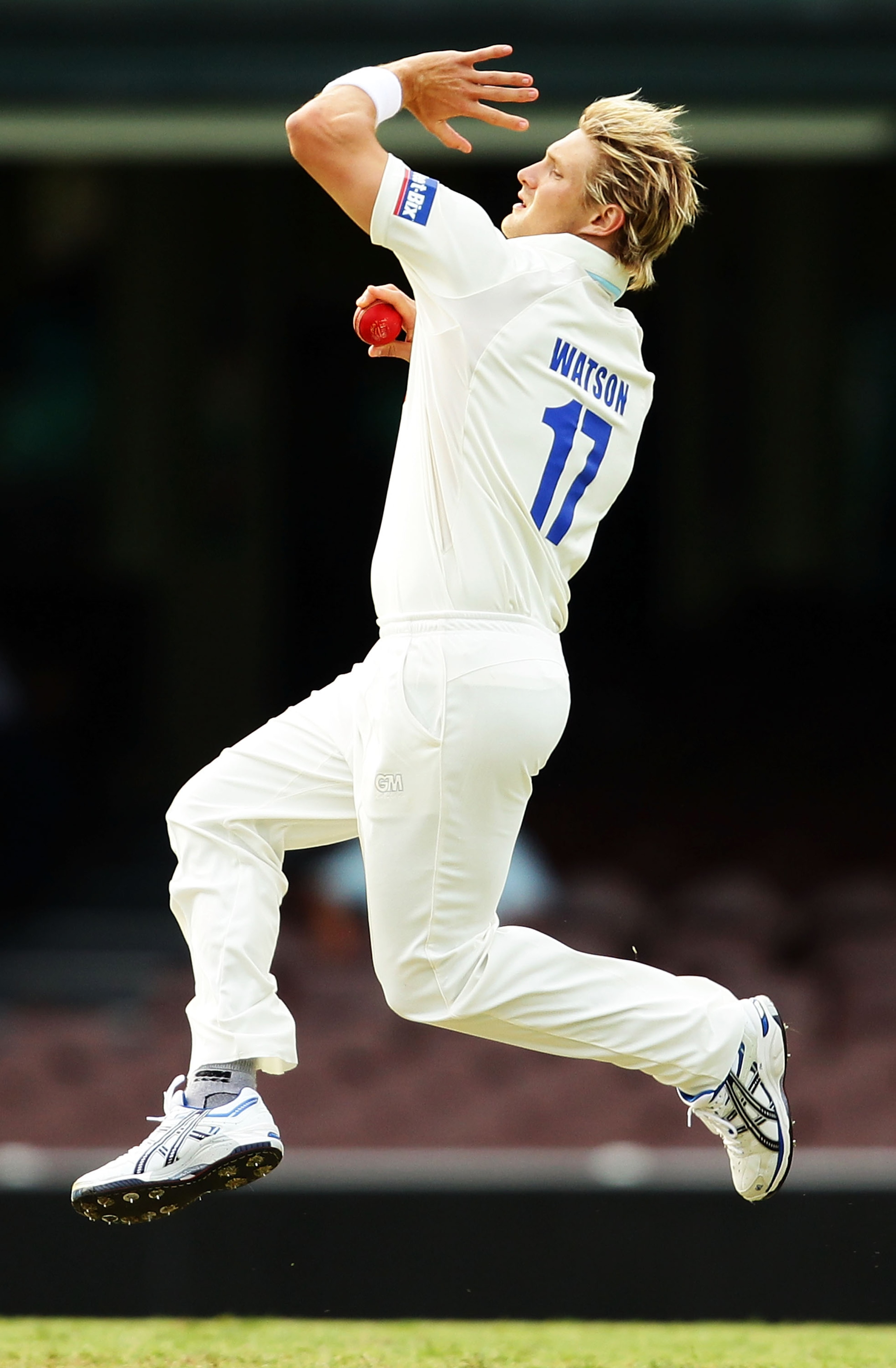 SYDNEY, AUSTRALIA - NOVEMBER 18:  Shane Watson of the Blues bowls during day two of the Sheffield Shield match between the New South Wales Blues and the Tasmanian Tigers at the Sydney Cricket Ground on November 18, 2010 in Sydney, Australia.  (Photo by Ma