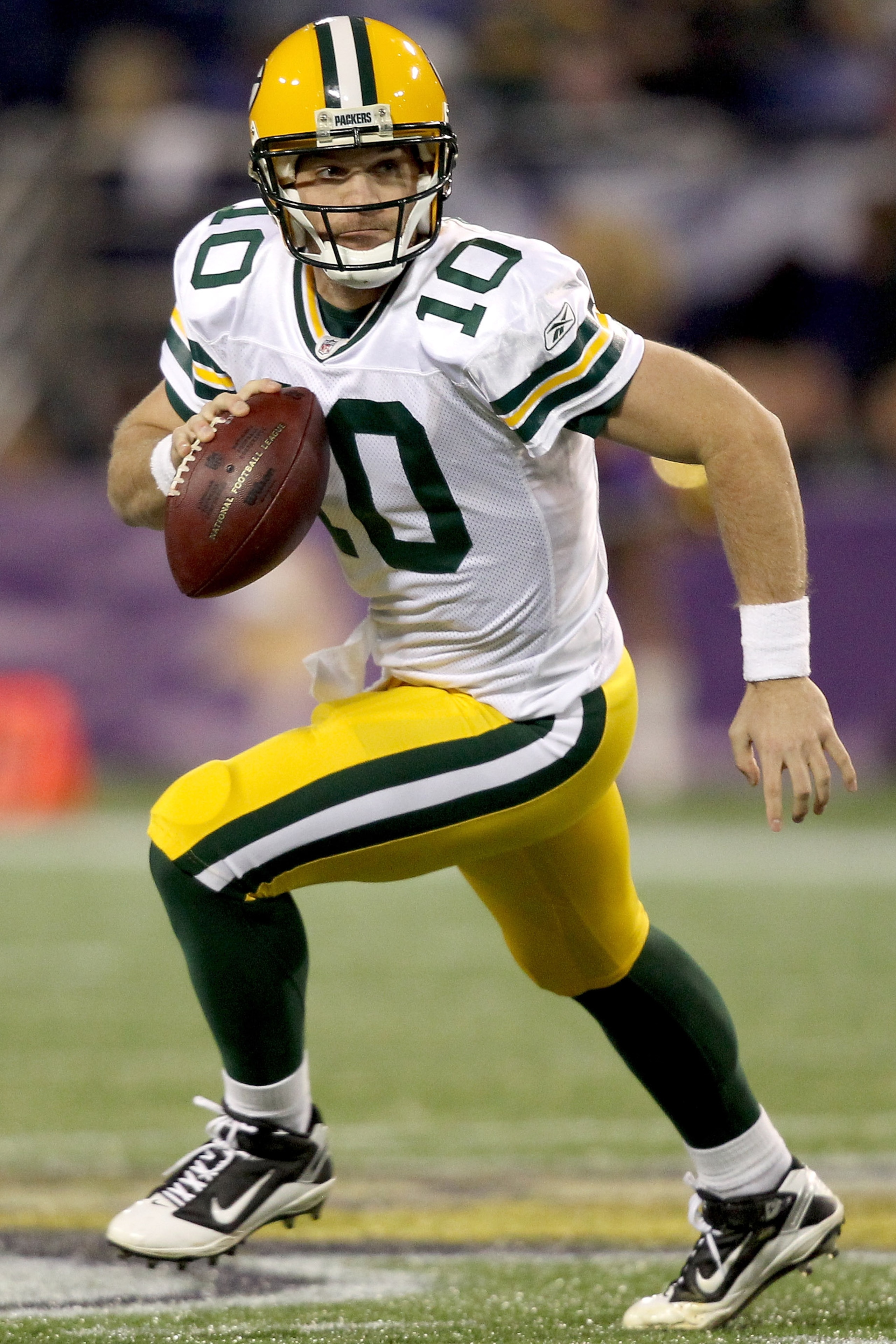 MINNEAPOLIS - NOVEMBER 21:  Quarterback Matt Flynn #10 of the Green Bay Packers subsitutes for Aaron Rogers against the Minnesota Vikings at the Hubert H. Humphrey Metrodome on November 21, 2010 in Minneapolis, Minnesota.  (Photo by Matthew Stockman/Getty